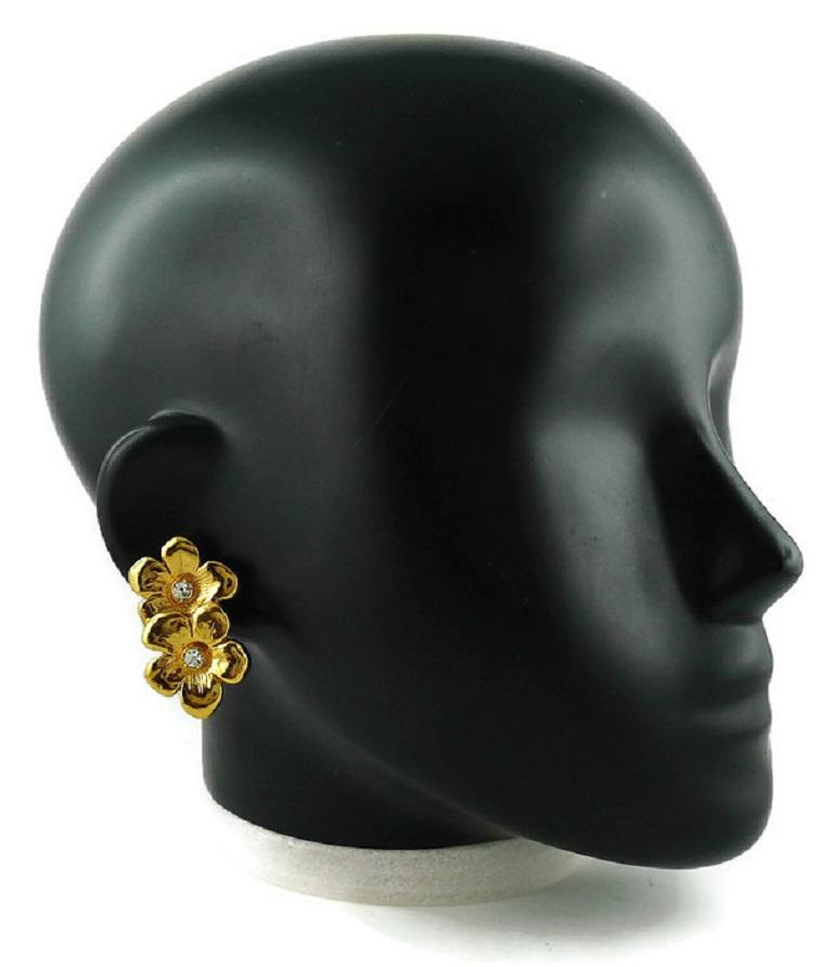 YVES SAINT LAURENT vintage gold toned clip-on earrings featuring flowers with clear crystal embellishement.

Embossed YSL Made in France.

Indicative measurements : max. height approx. 4 cm (1.57 inches) / max. width approx. 2.3 cm (0.91