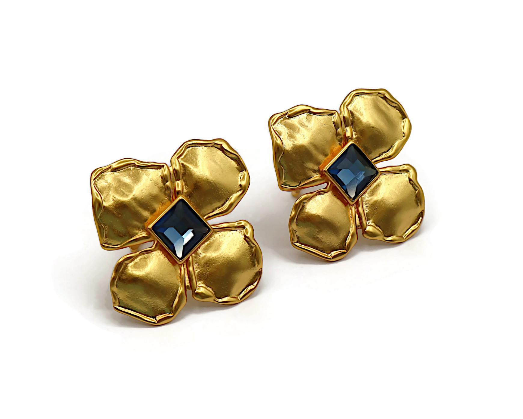 YVES SAINT LAURENT YSL Vintage Jewelled Flower Clip-On Earrings In Good Condition For Sale In Nice, FR