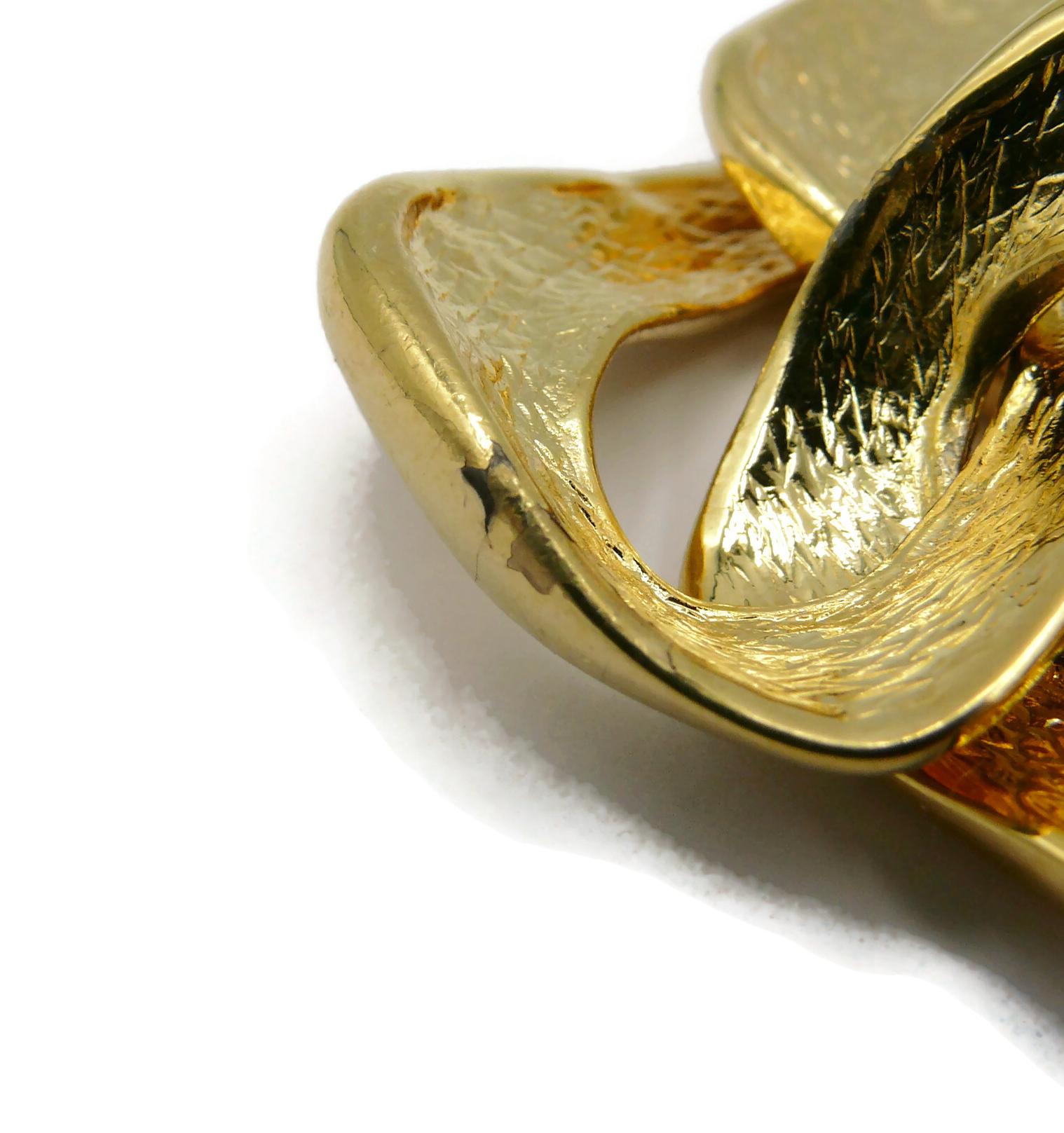 YVES SAINT LAURENT Collier à chaîne vintage en forme de boucle avec bijoux dorés en vente 11