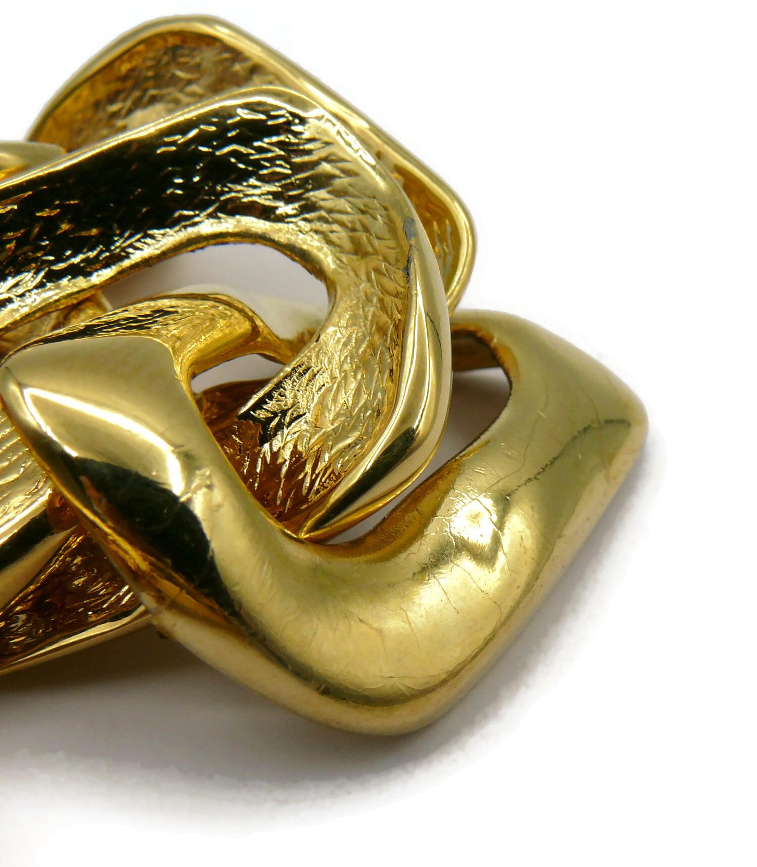 YVES SAINT LAURENT Collier à chaîne vintage en forme de boucle avec bijoux dorés en vente 12