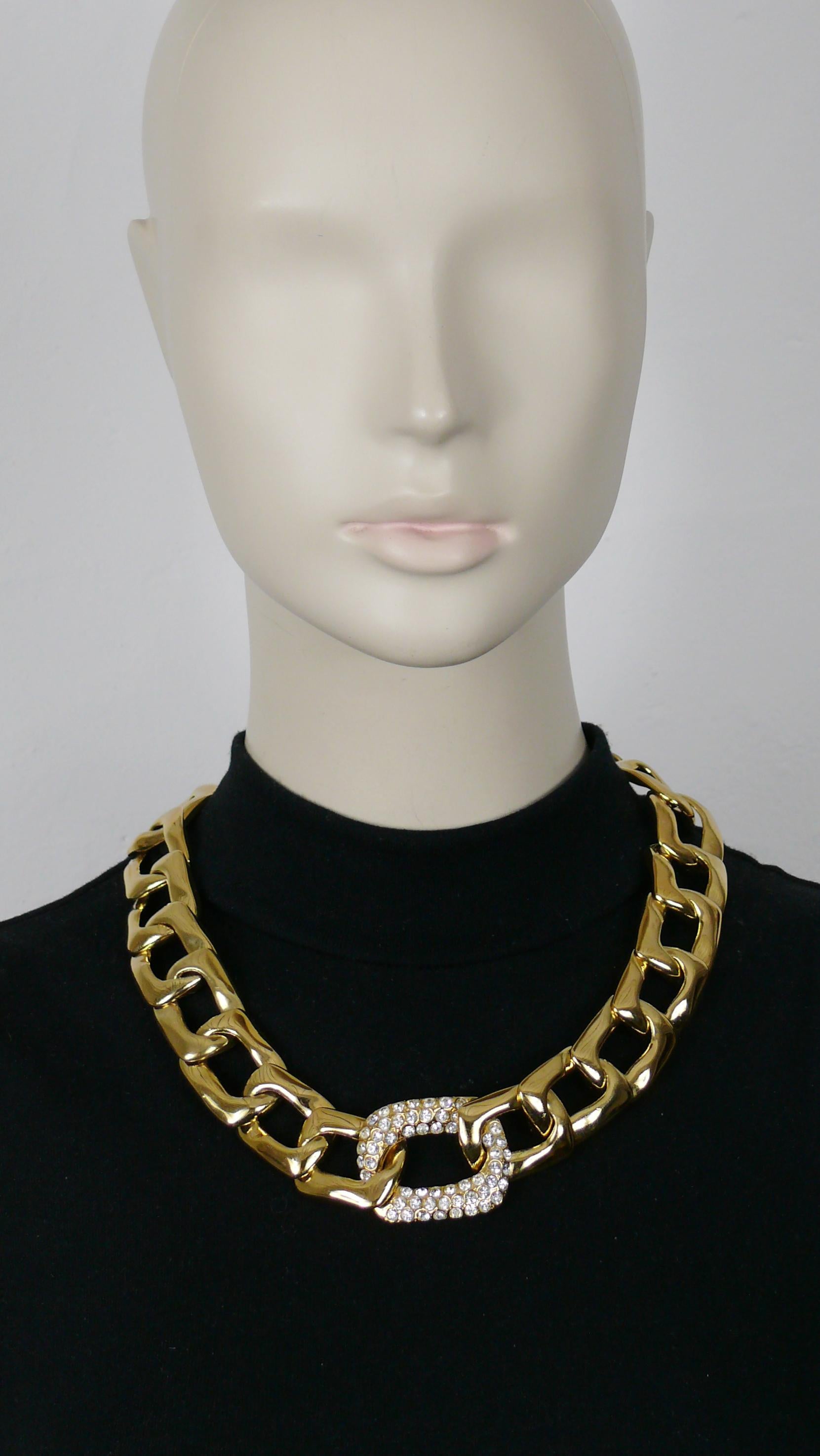 YVES SAINT LAURENT vintage gold tone curb chain necklace embellished with clear crystals.

Hook clasp closure.

Embossed YSL Made in France.

Indicative measurements : max. length approx. 59 cm (23.23 inches) / max. width approx. 3.2 cm (1.26