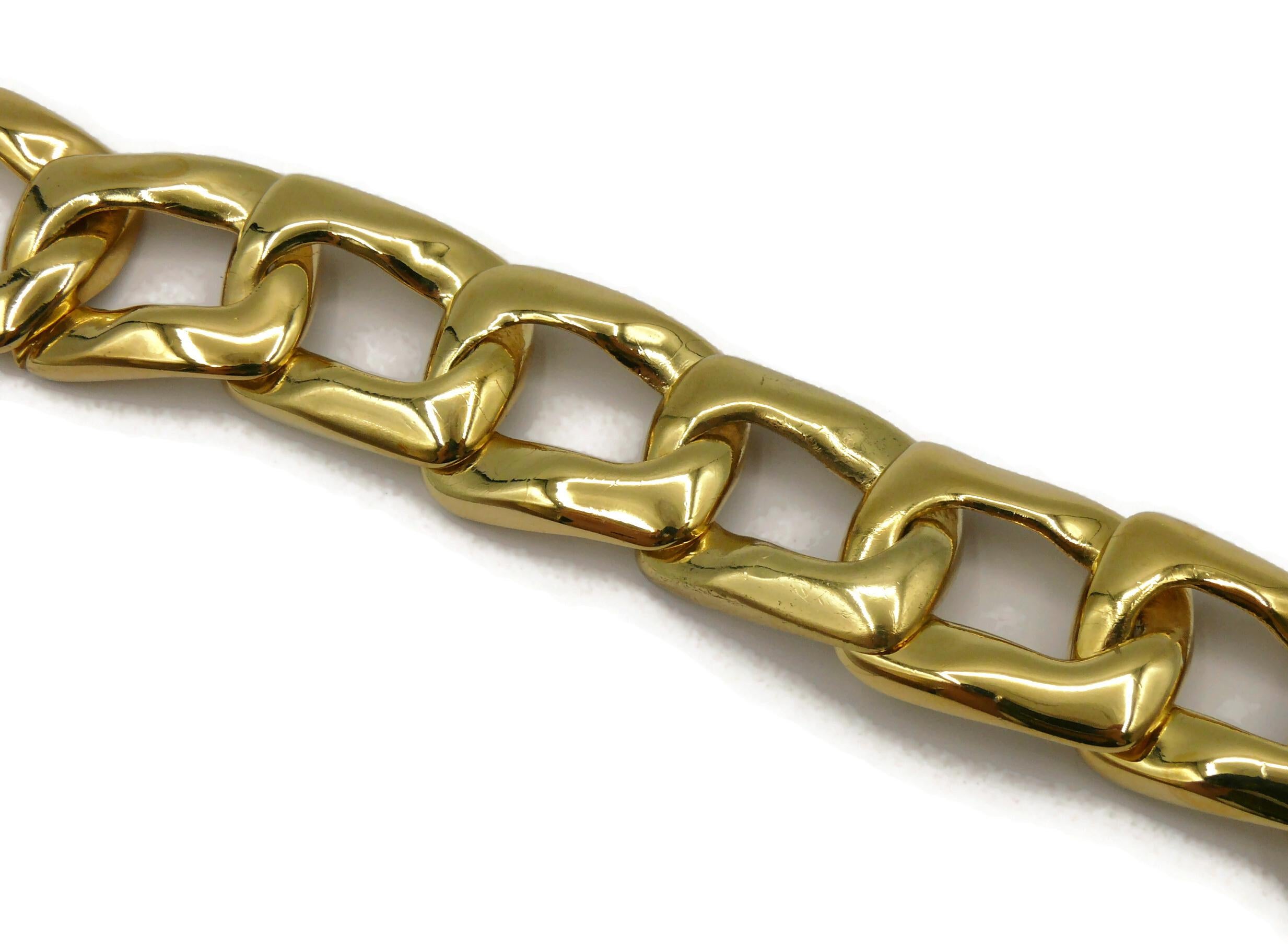 YVES SAINT LAURENT Collier à chaîne vintage en forme de boucle avec bijoux dorés en vente 3