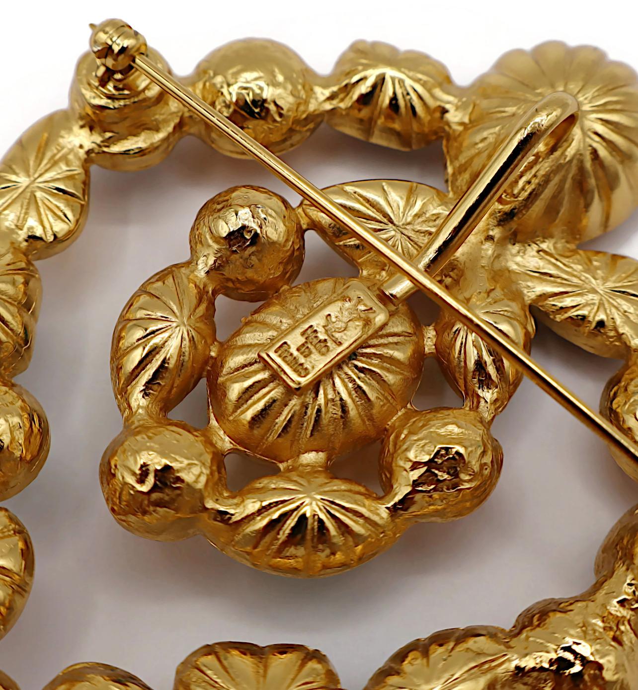 YVES SAINT LAURENT Pendentif broche cœur vintage orné de bijoux YSL en vente 6