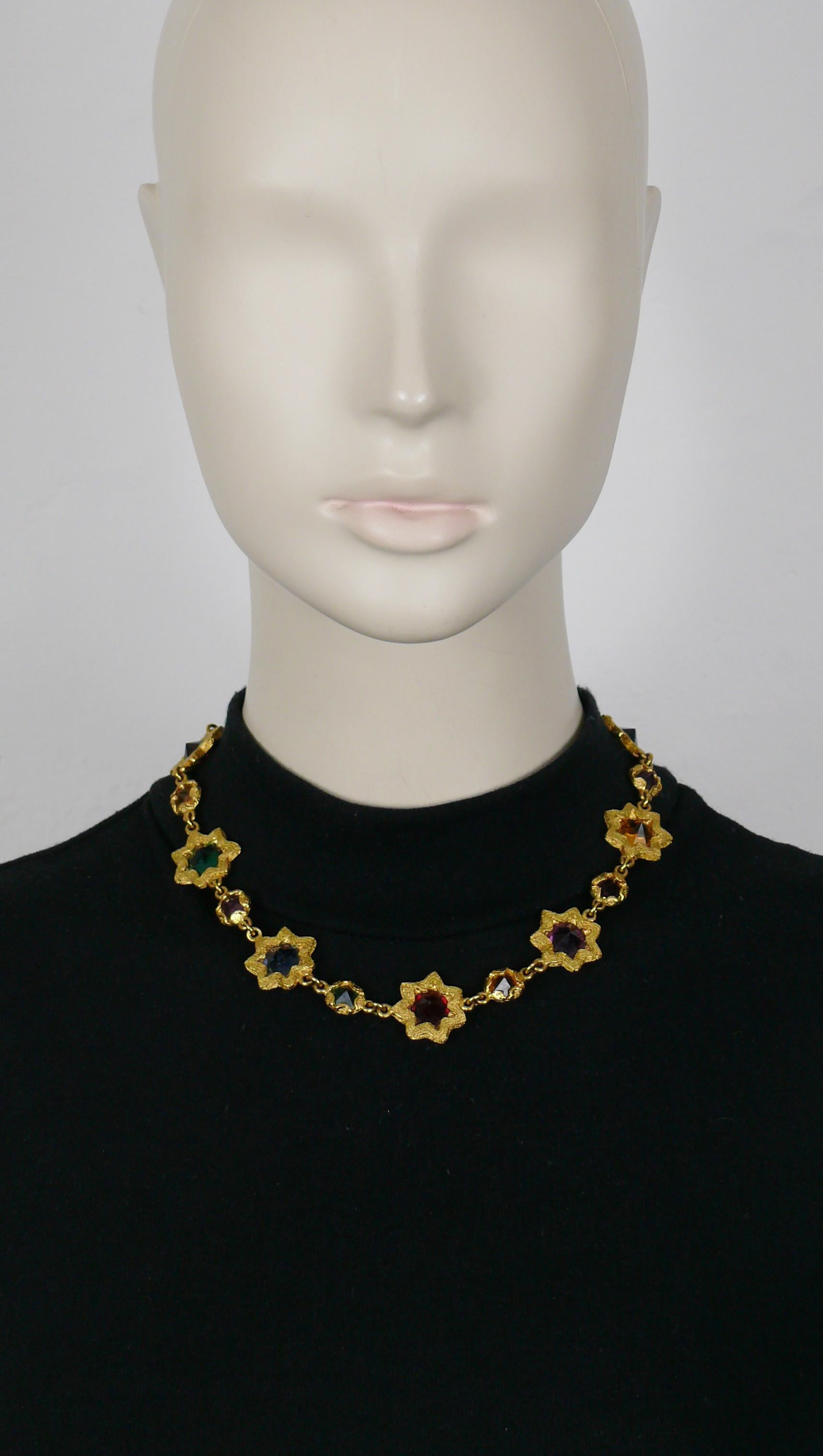 YVES SAINT LAURENT vintage textured gold tone link necklace featuring stars embellished with multicolored pyramidal crystals.

T-bar and toggle closure.

Embossed YVES SAINT LAURENT Made in France.

Indicative measurements : adjustable length from