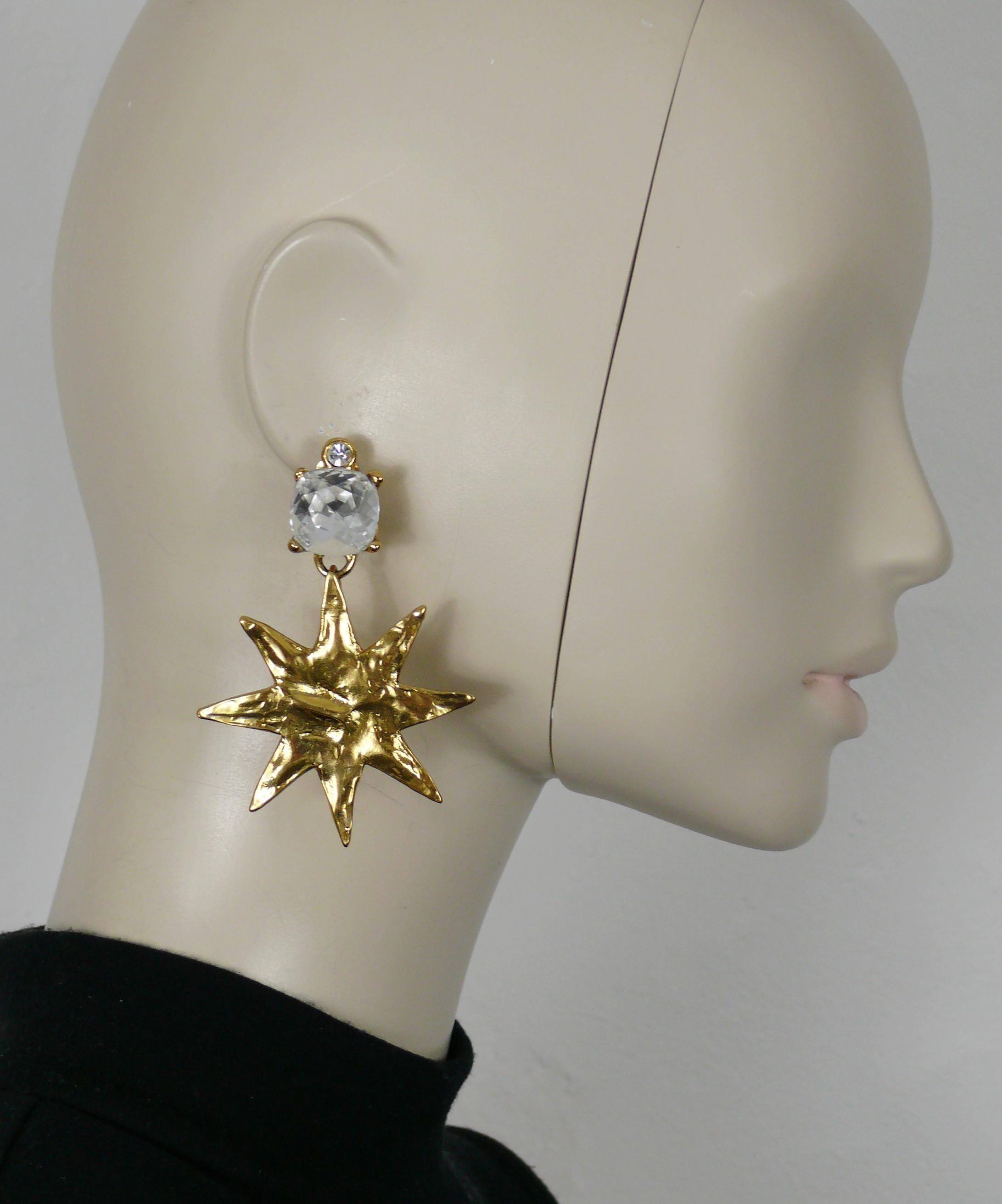 YVES SAINT LAURENT vintage gold tone dangling earrings (clip-on) featuring a large textured and stylized sun embellished with clear crystals.

Embossed YSL Made in France.

Indicative measurements : height approx. 8 cm (3.15 inches) / max. width