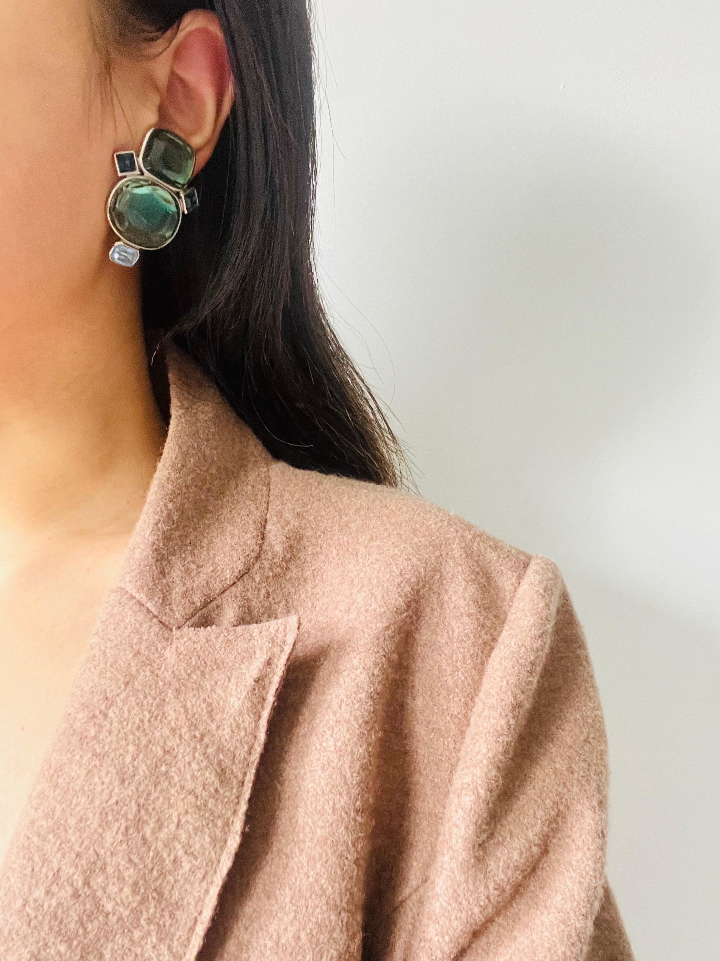 Yves Saint Laurent YSL Vintage Große Doppelsee-Ohrringe mit blauen und grünen Kristallen im Angebot 2