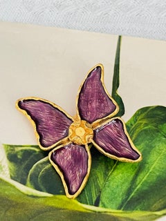 Broche Yves Saint Laurent (YSL) vintage, grande, dorée et violette, en émail ondulé, en forme de papillon