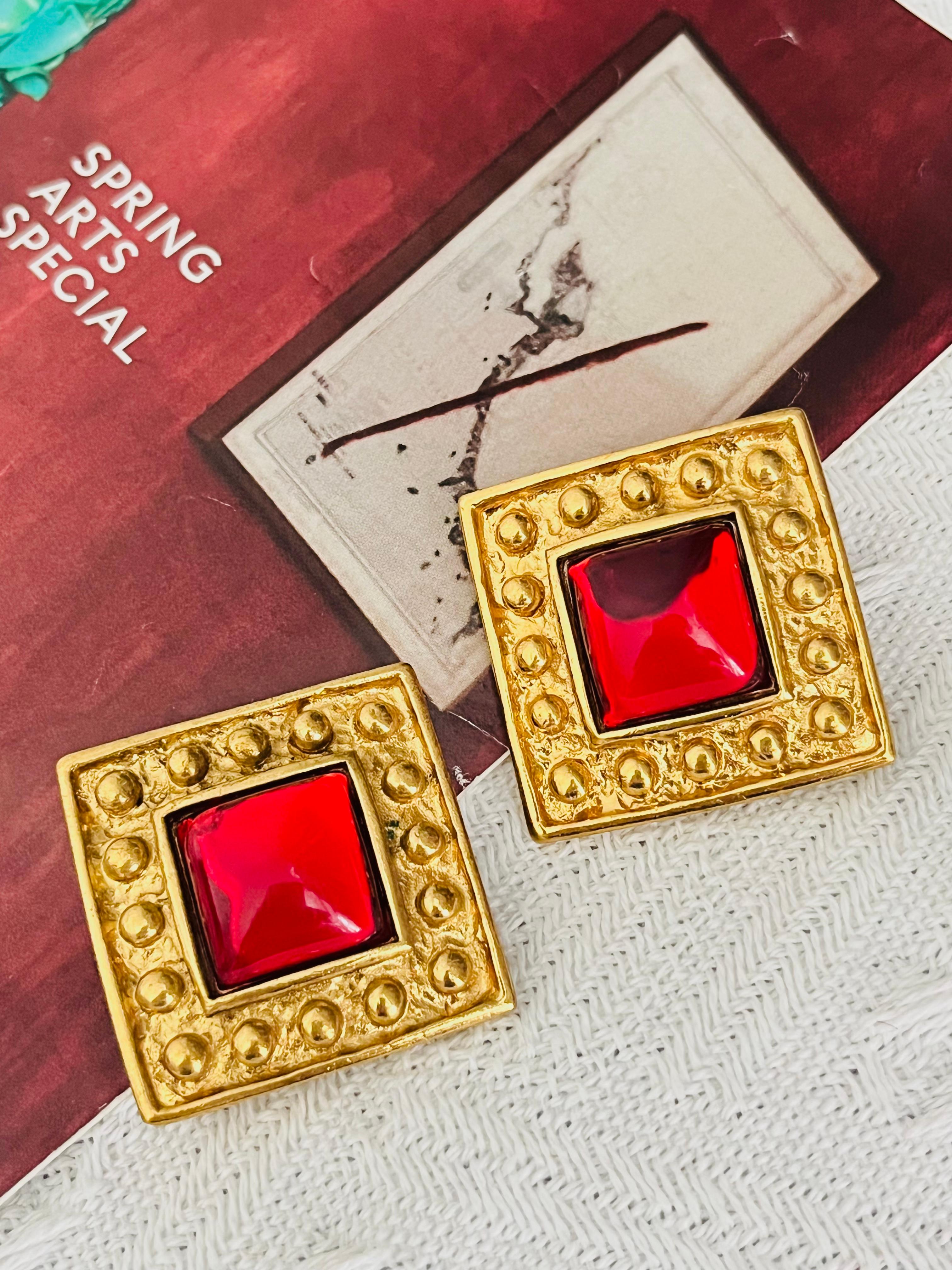 Yves Saint Laurent YSL by Robert Goossens Vintage 1980s Large Baroque Gripoix Ruby Red Crystal Square Cube Dots Chunky Statement Elegant Clip Earrings, Gold Tone

Very good condition. Light scratches or colour loss, barely noticeable. Vintage and