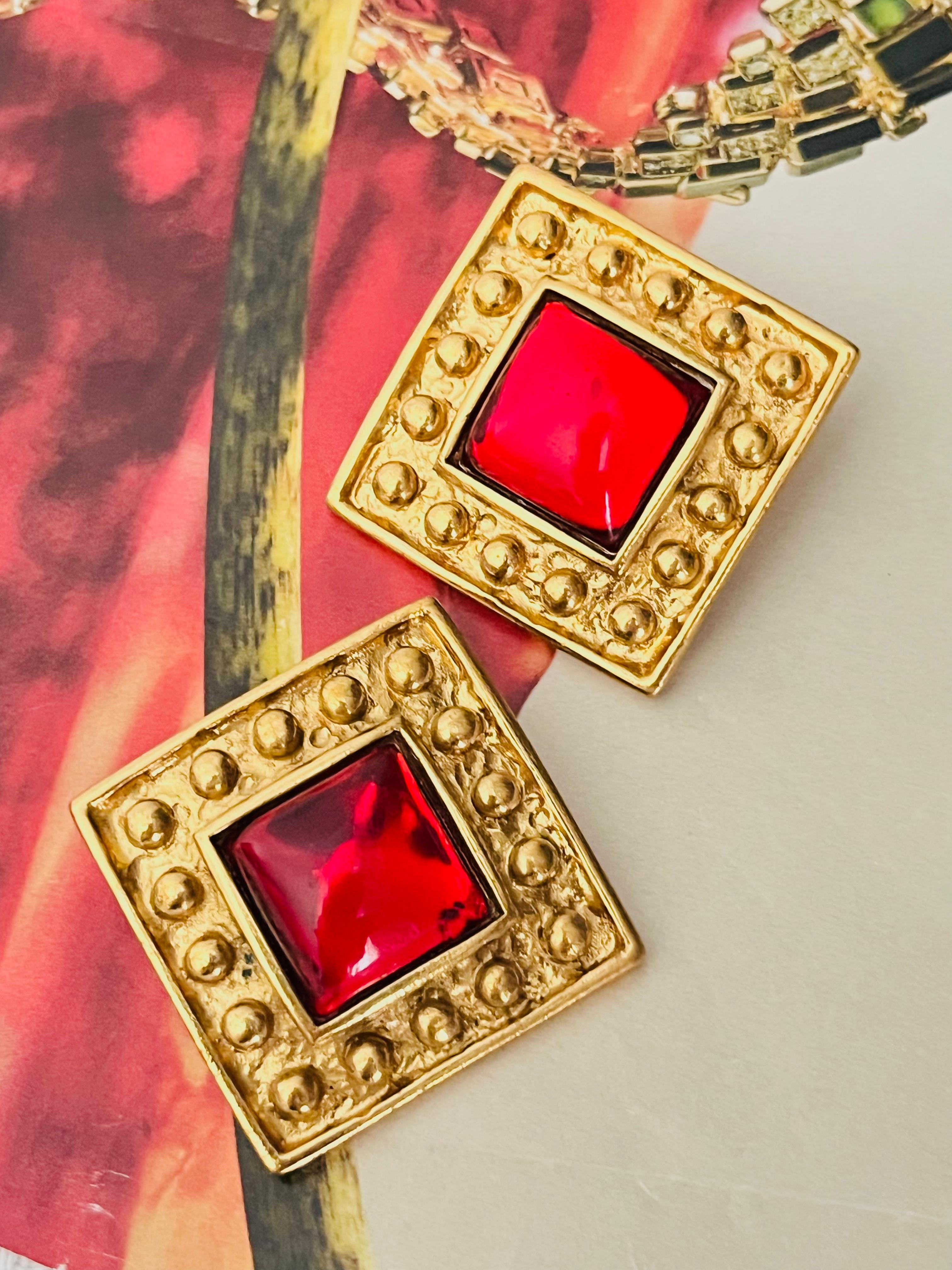 Yves Saint Laurent YSL Vintage Large Gripoix Ruby Square Cube Dot Clip Earrings In Good Condition For Sale In Wokingham, England