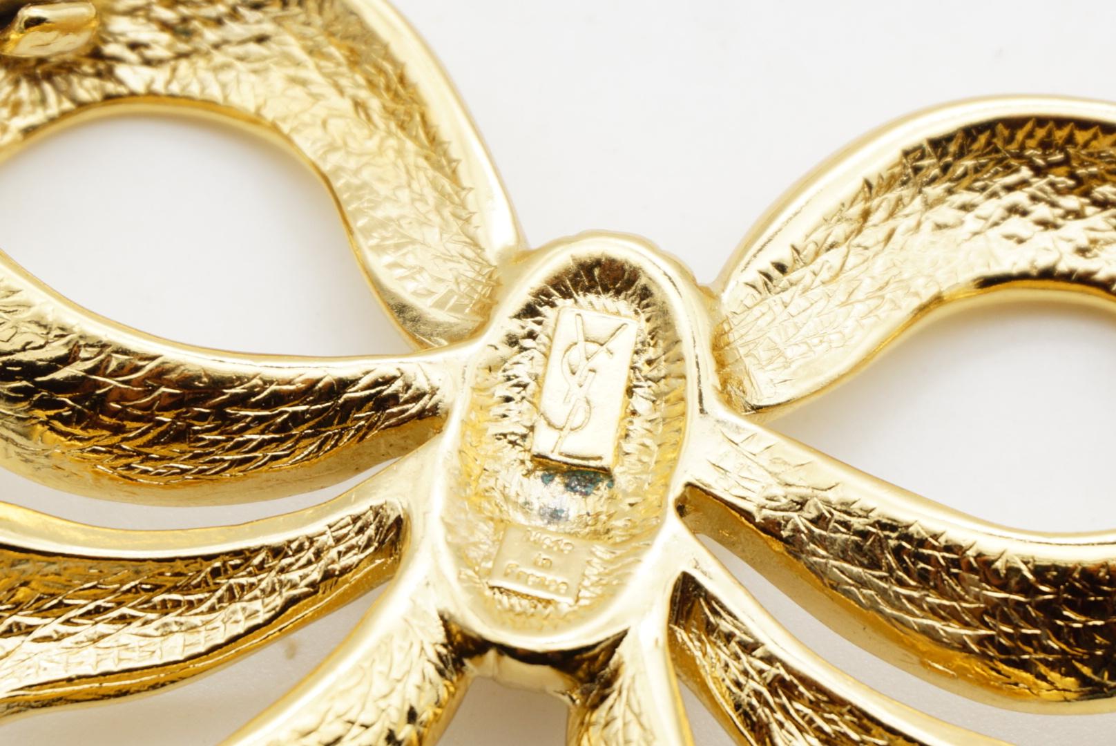 Yves Saint Laurent YSL Vintage Collana con ciondolo a nodo grande con farfalla e nastro in vendita 9