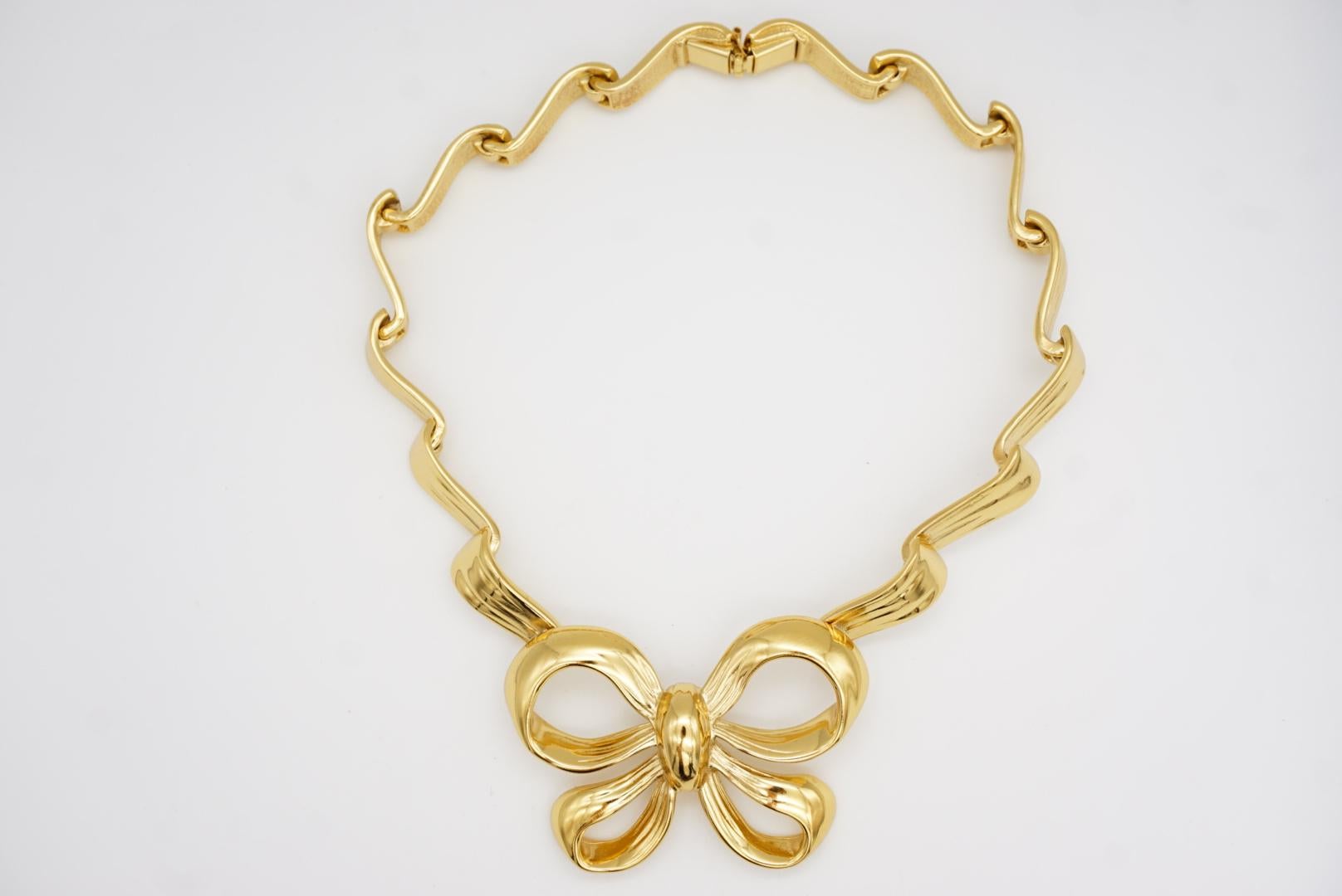 Yves Saint Laurent YSL Vintage Collana con ciondolo a nodo grande con farfalla e nastro in vendita 3