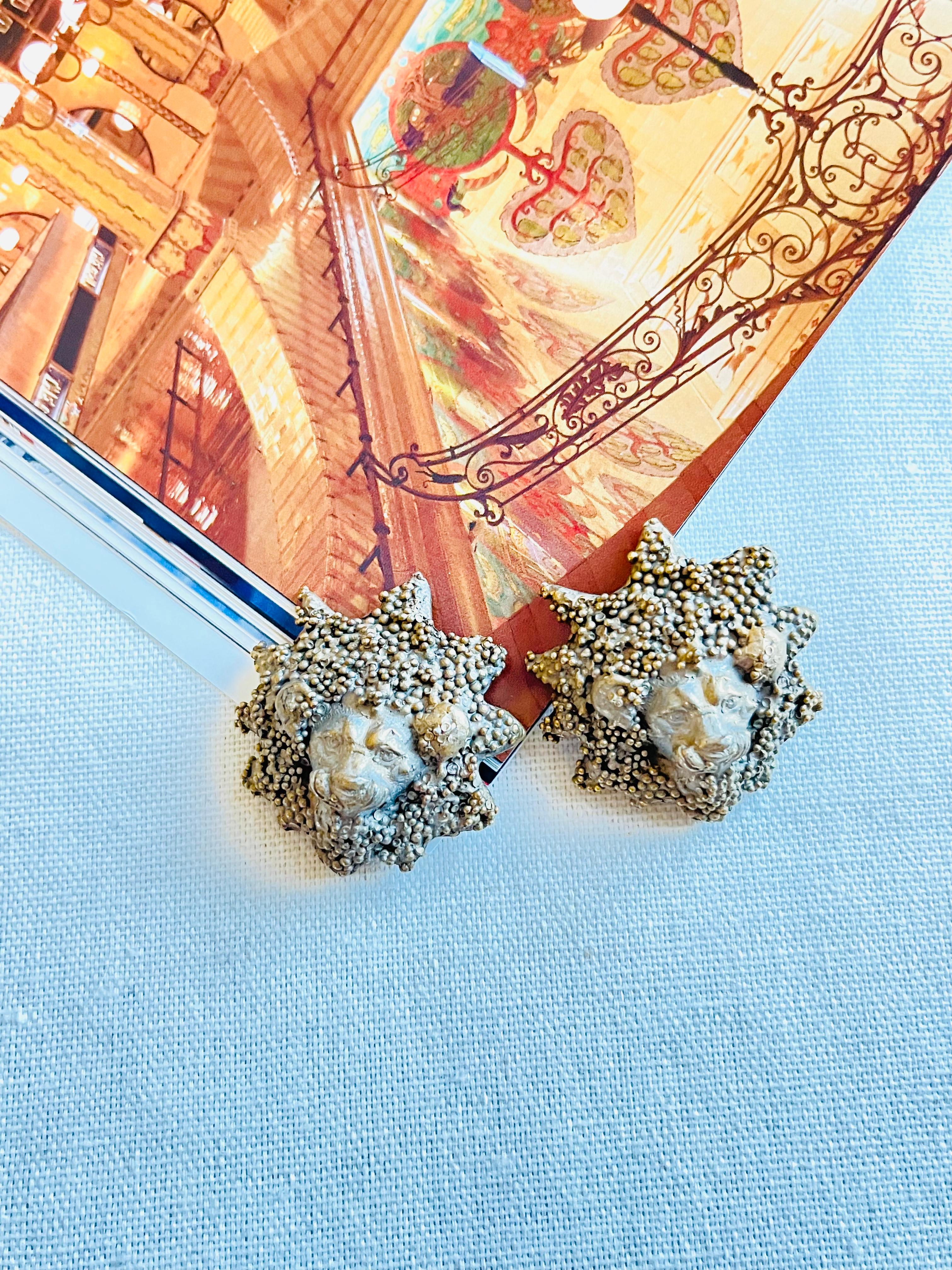 Yves Saint Laurent YSL Vintage Large Lion Animal Polygon Black Clip Earrings In Excellent Condition For Sale In Wokingham, England