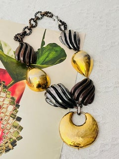 Yves Saint Laurent YSL Vintage Large Shell Pendant Circle Grey Brown Necklace