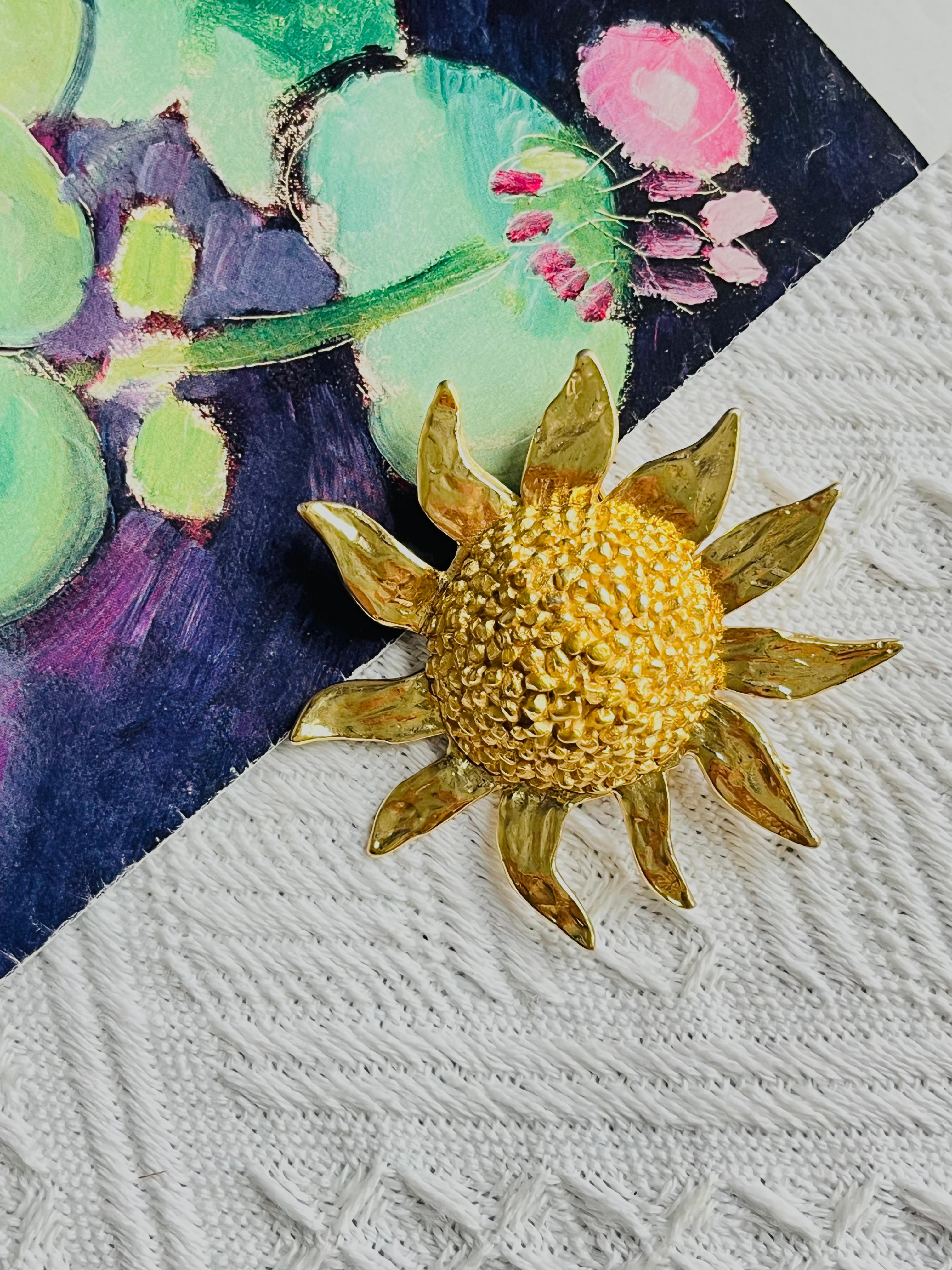 Yves Saint Laurent YSL Vintage Large Sunflower Sunburst Sun Dome Chunky Brooch In Excellent Condition For Sale In Wokingham, England
