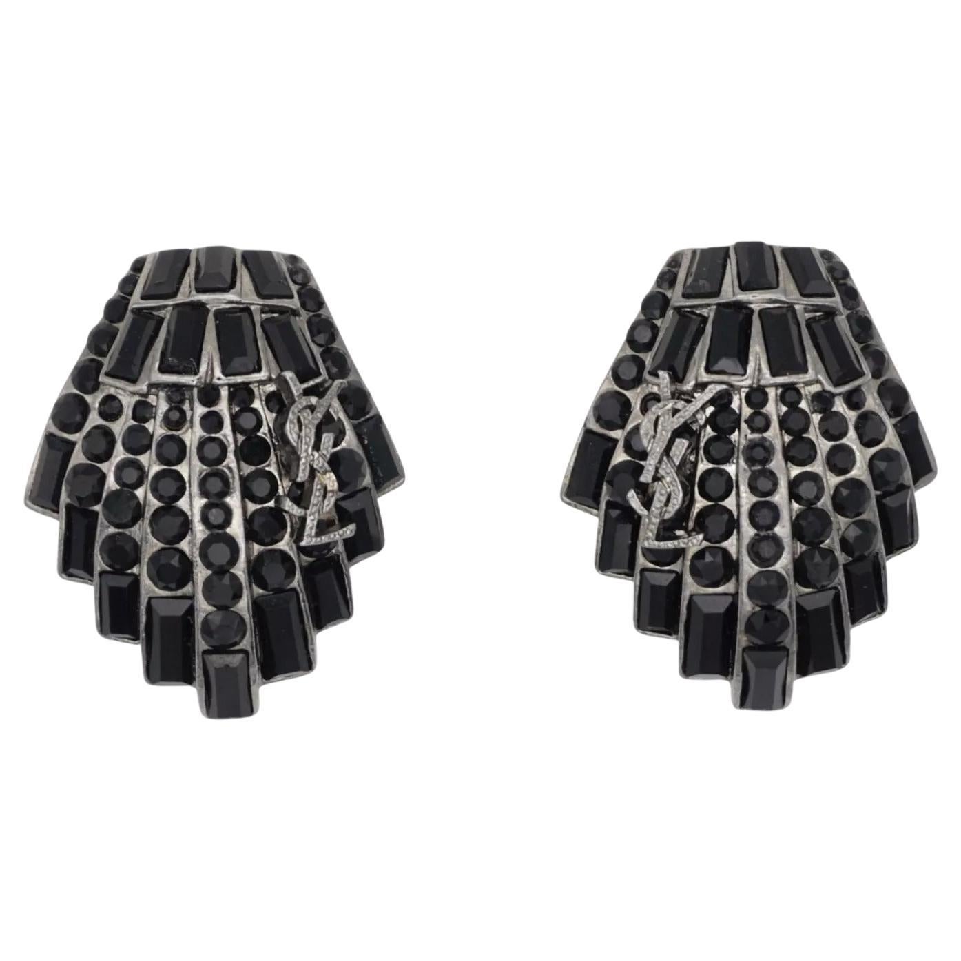 Yves Saint Laurent YSL Vintage Unisex Logo Geometric Shell Black Crystals Modernist Chunky Clip Earrings

Very good condition. 100% Genuine. Come with original pouch. 

Vintage and rare to find. Signed at the rear. 

Material: Silver plated metal,