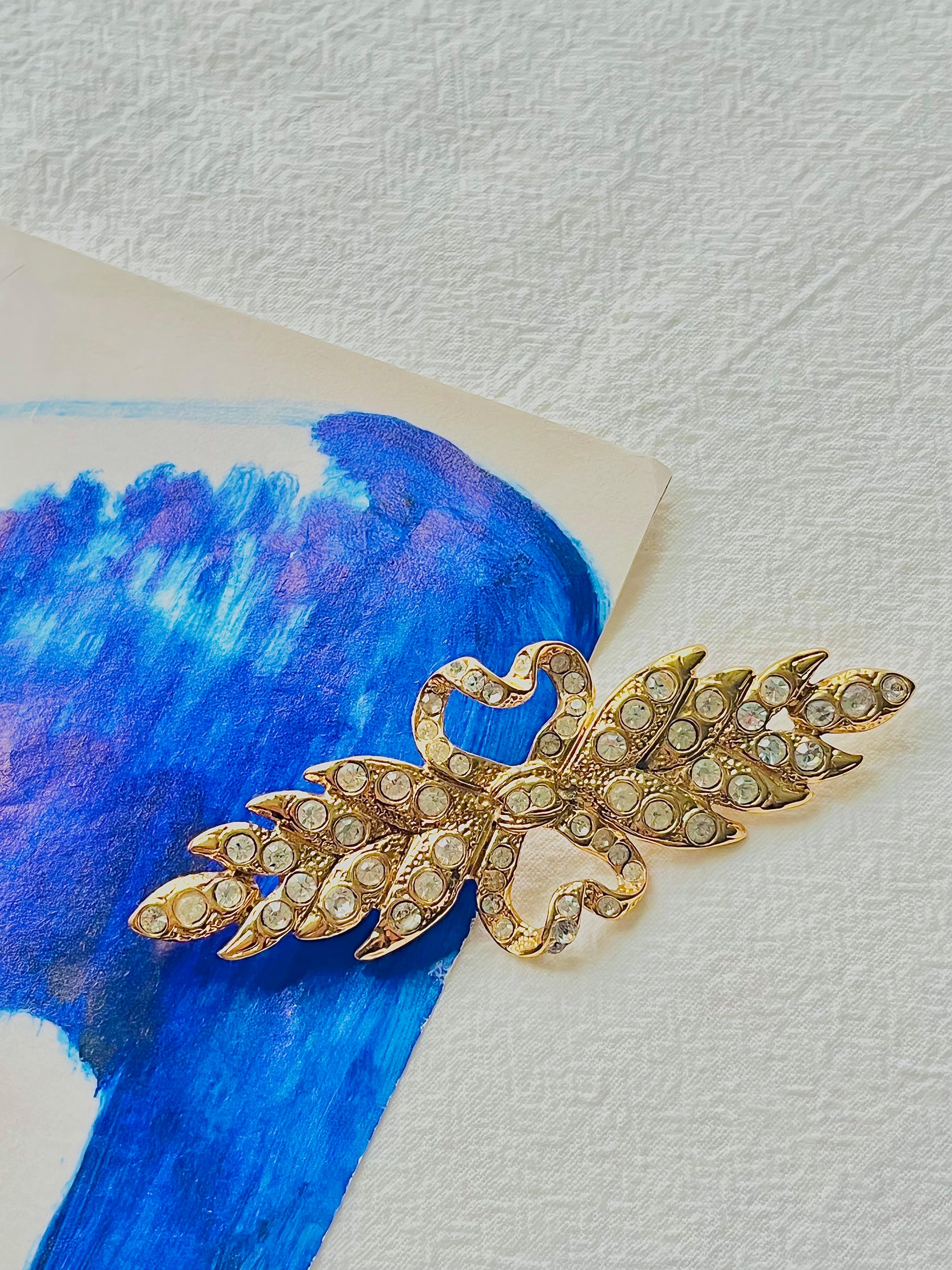 Yves Saint Laurent YSL Vintage Long Leaf Feather Bow Heart Crystals Brooch, Gold Tone

Very good condition. Very rare. 100% Genuine.

Signed on the back Yves Saint Laurent, Made in France.

Size: 8.8*3.5 cm.

Weight: 23 g.

_ _ _

Great for everyday