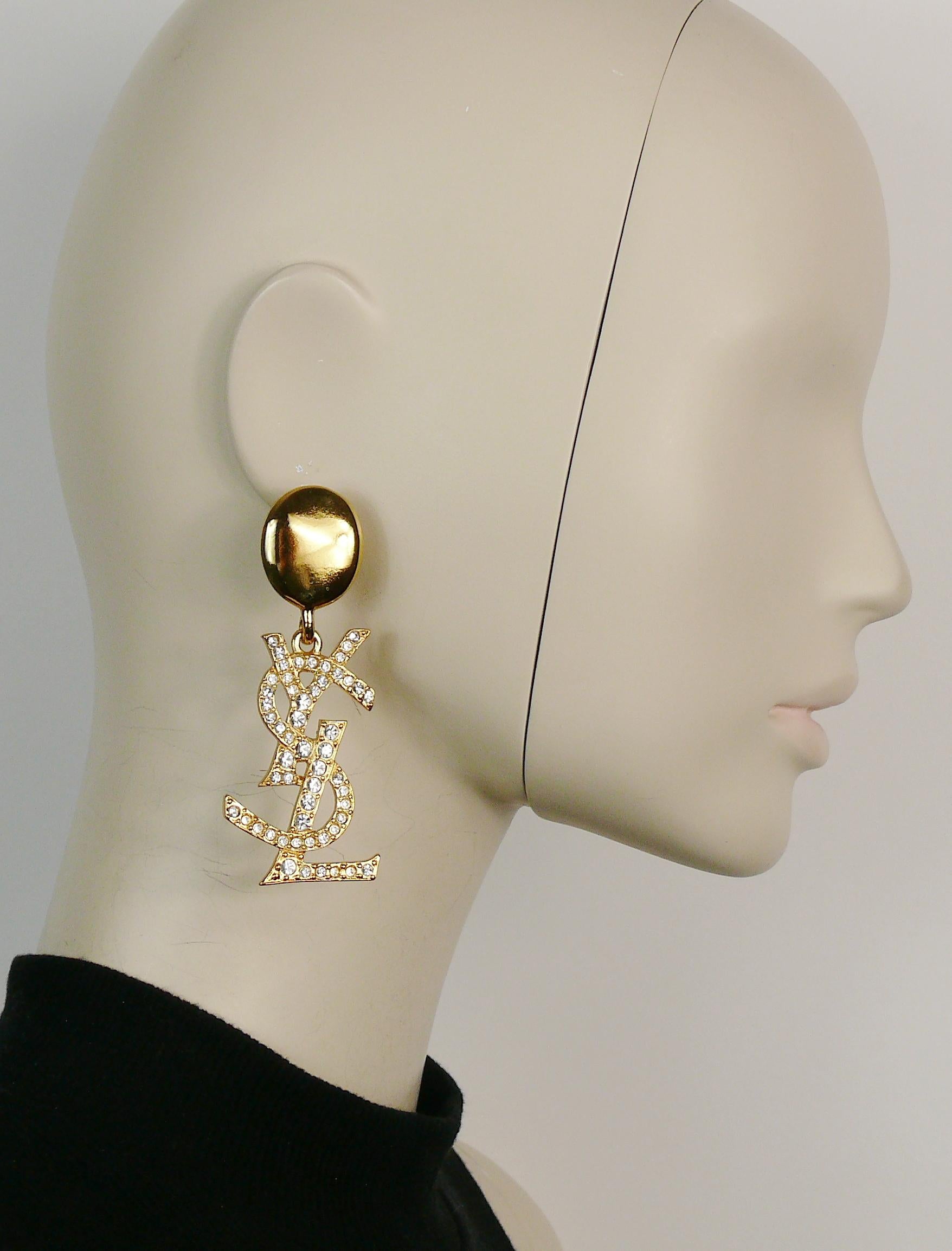 YVES SAINT LAURENT vintage rare massive gold toned dangling earrings (clip-on) featuring the YSL monogram embellished with clear crystals.

Marked YSL Made in France.

Indicative measurements : height approx. 8 cm (3.15 inches) / max. width approx.