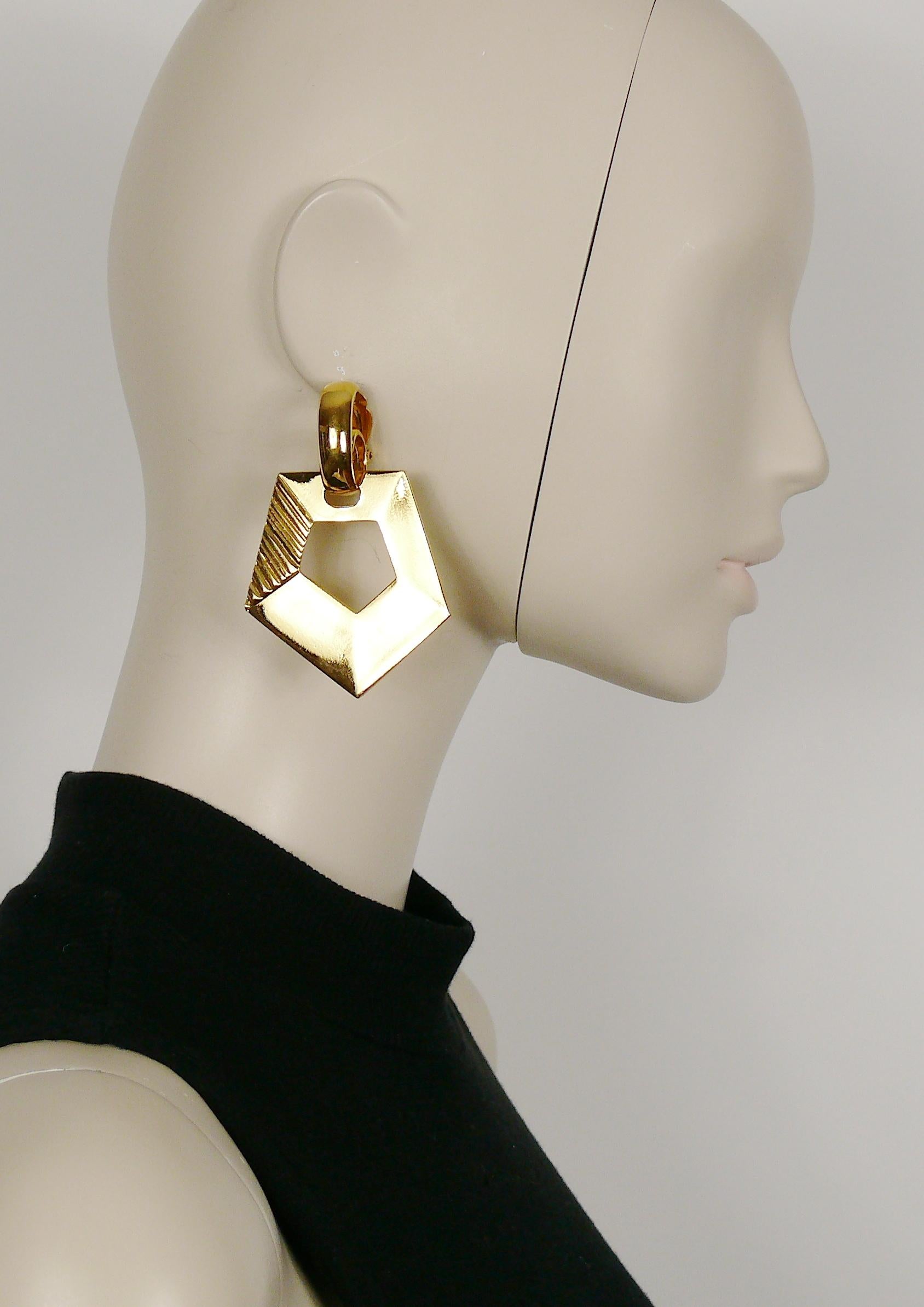 YVES SAINT LAURENT vintage massive gold toned dangling earrings (clip-on) featuring a geometric design.

Embossed YSL Made in France.

Indicative measurements : height approx. 7.5 cm (2.95 inches) / max. width approx. 5.1 cm (2.01 inches).

Comes