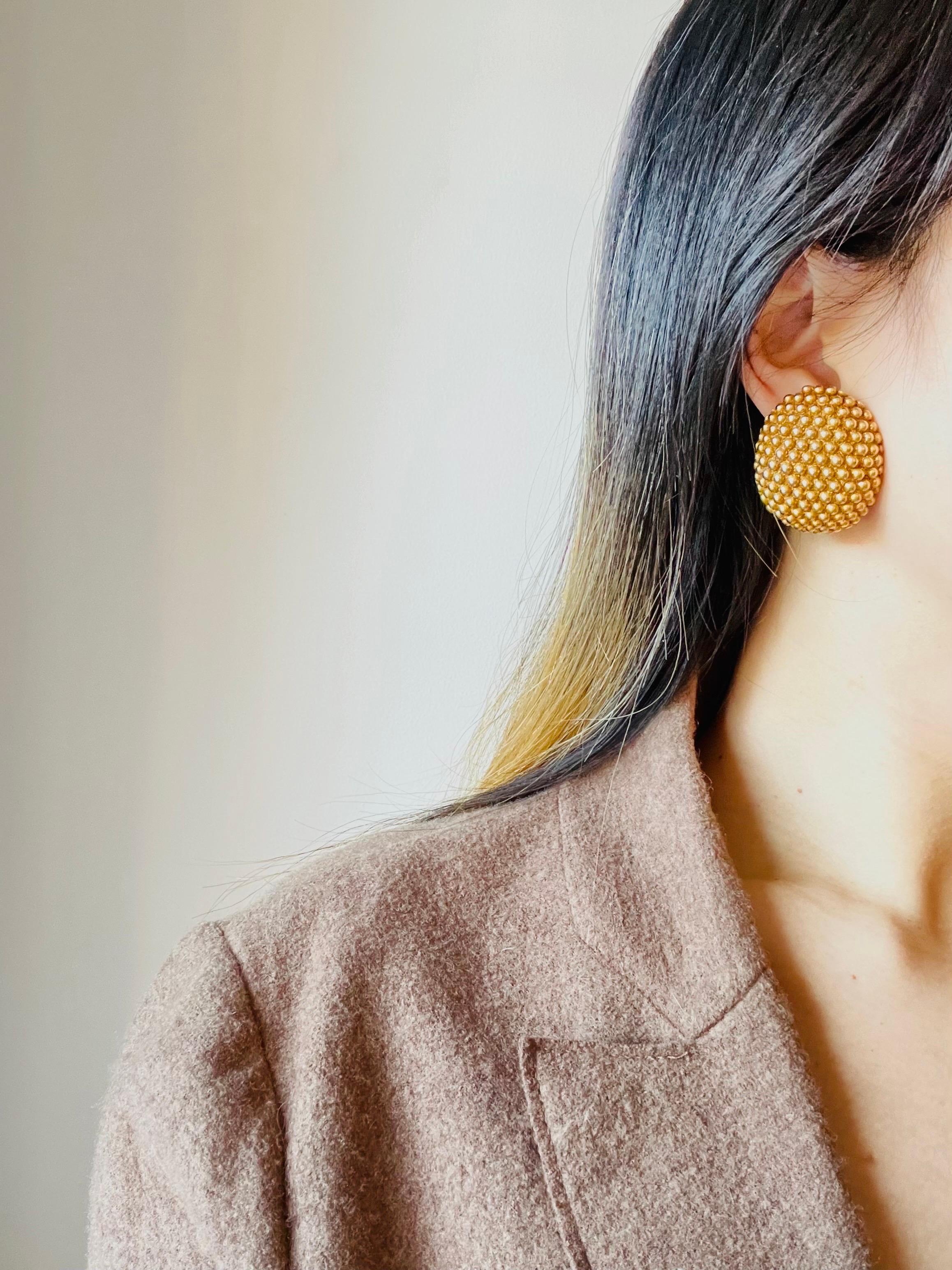 Yves Saint Laurent YSL Vintage Massive Huge Oval Dots Chunky Gold Clip-Ohrringe im Angebot 1