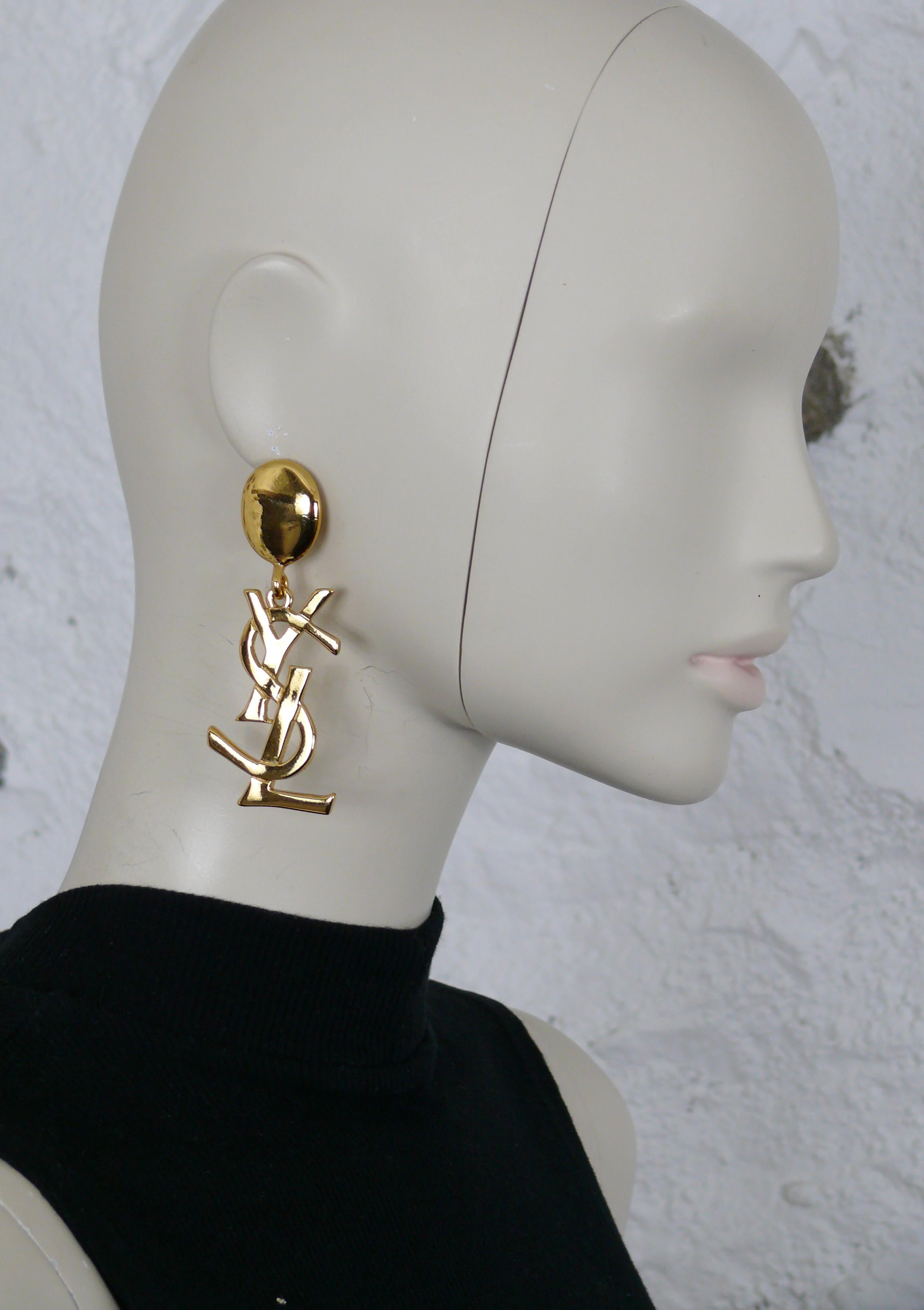 YVES SAINT LAURENT massive vintage gold toned iconic dangling earrings (clip on) featuring YSL logo.

Rare and collectable item.

Embossed YSL Made in France.

Indicative measurements : length approx. 8.1 cm (approx. 3.19 inches) / max. width