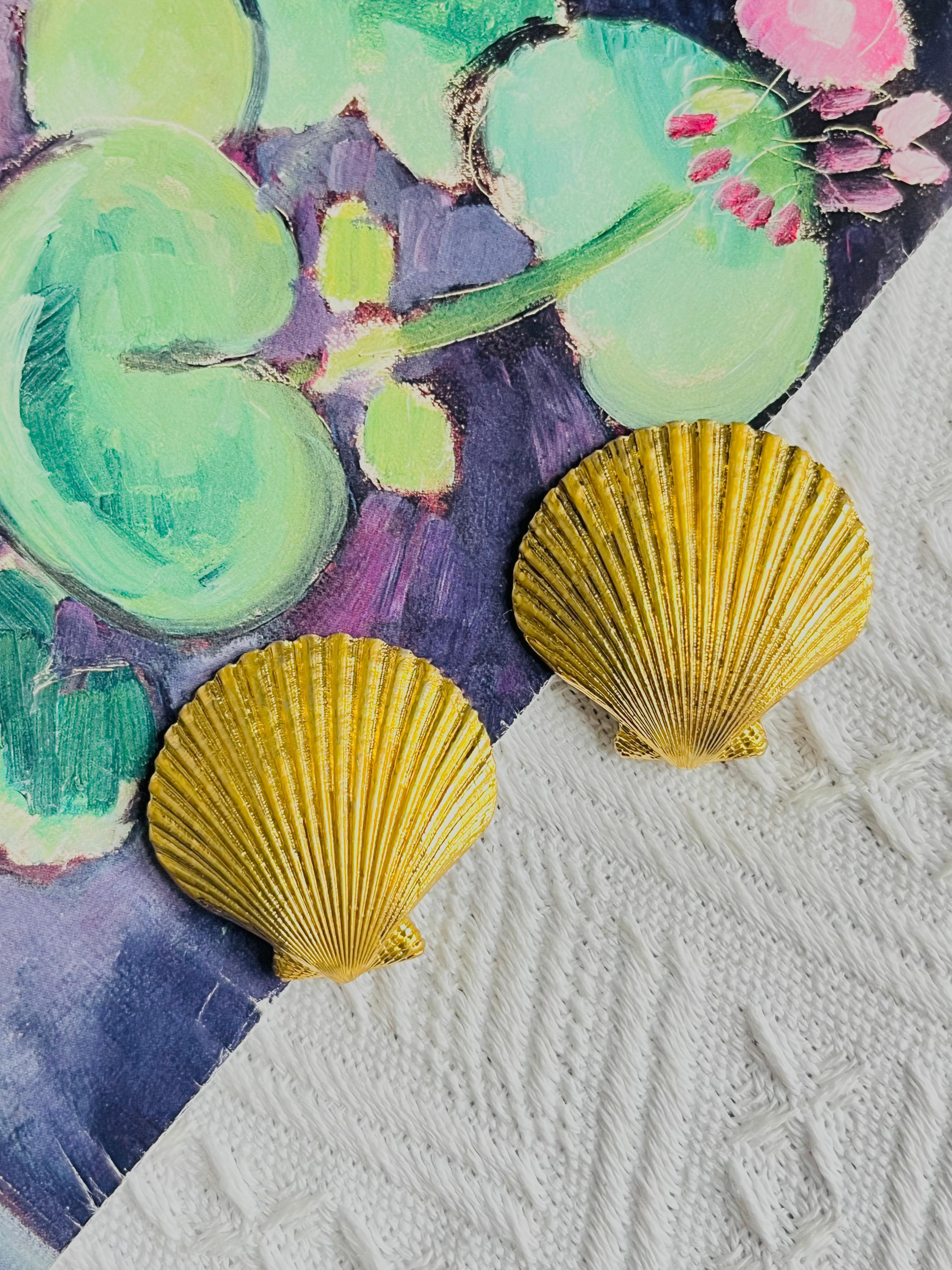 Yves Saint Laurent YSL Vintage Massive Large Vivid Shell Chunky Clip Earrings In Good Condition For Sale In Wokingham, England