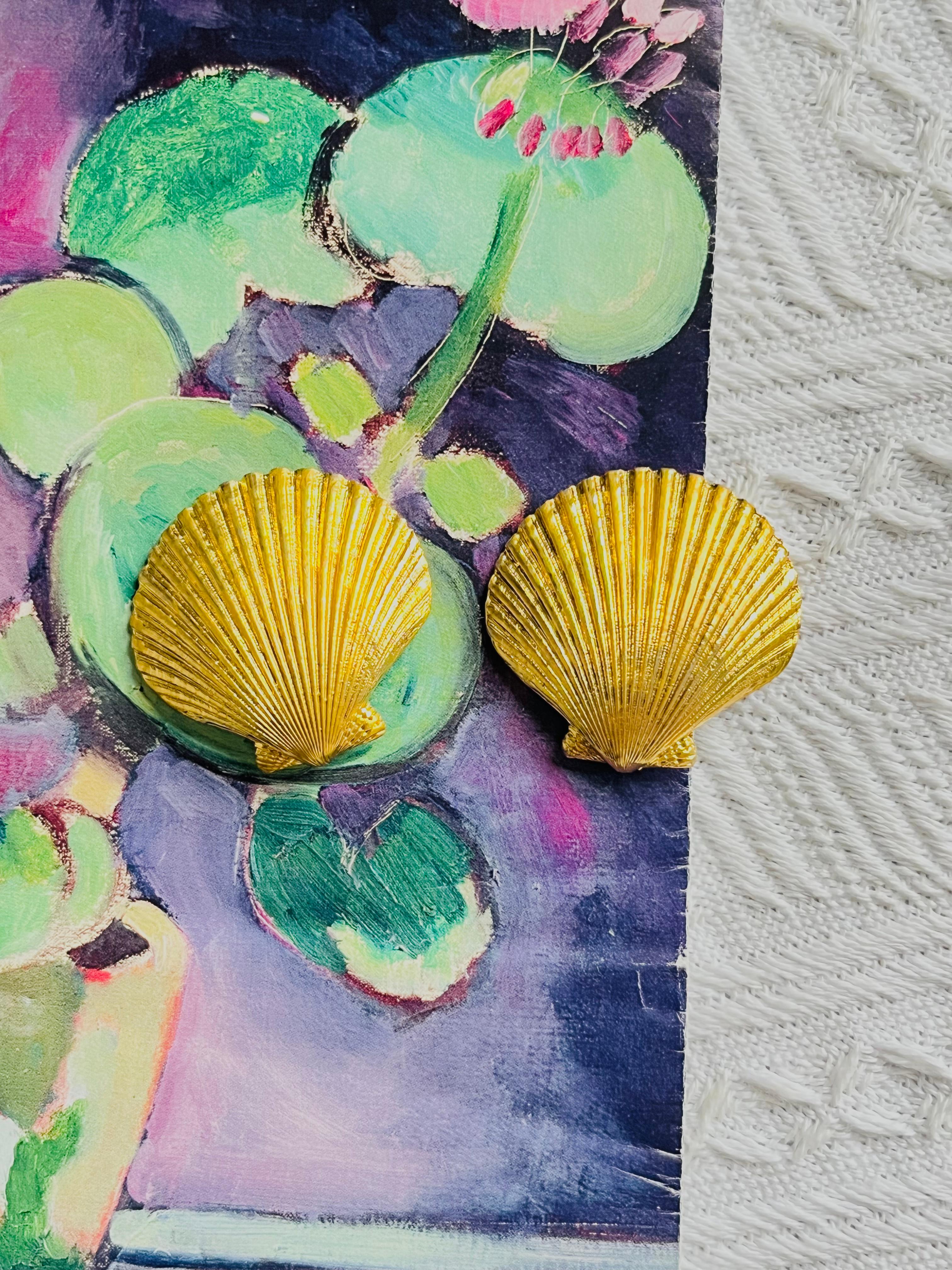 Women's or Men's Yves Saint Laurent YSL Vintage Massive Large Vivid Shell Chunky Clip Earrings For Sale