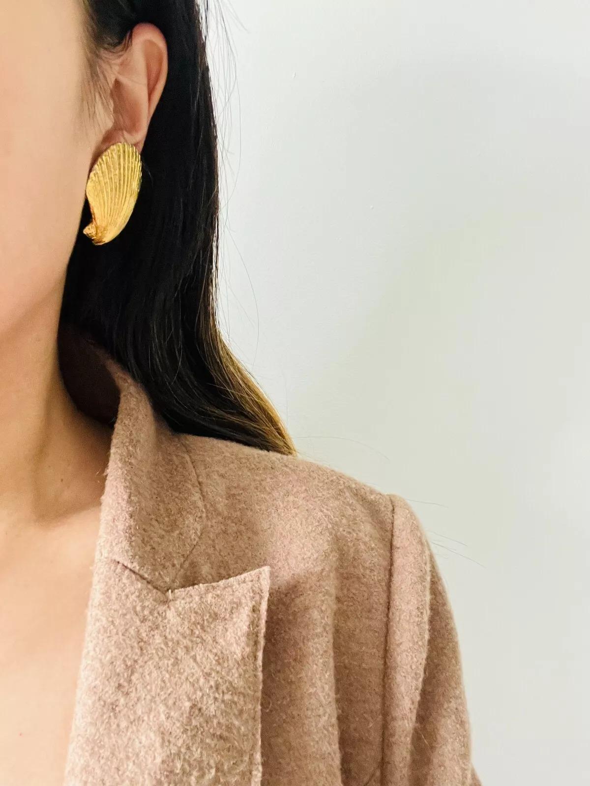 Yves Saint Laurent YSL Vintage Massive Large Vivid Shell Chunky Clip Earrings For Sale 2