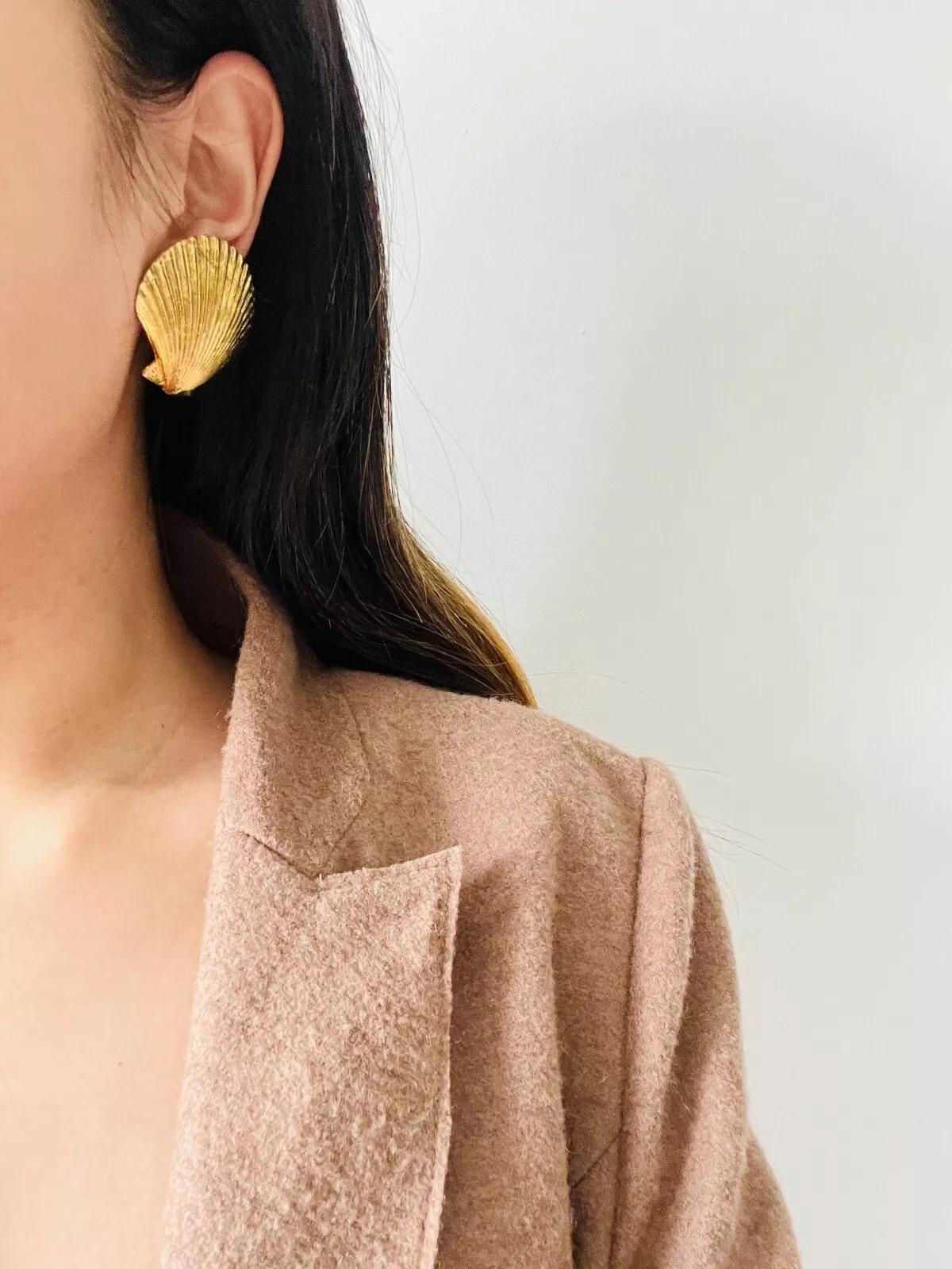 Yves Saint Laurent YSL Vintage Massive Large Vivid Shell Chunky Clip Earrings For Sale 3