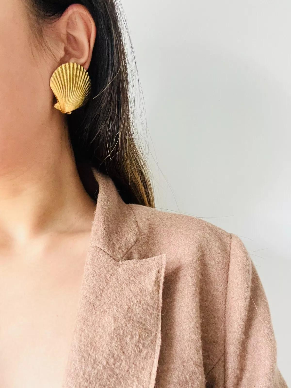 Yves Saint Laurent YSL Vintage Massive Large Vivid Shell Chunky Clip Earrings For Sale 4