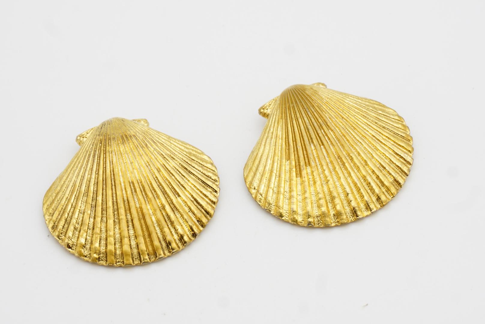 Yves Saint Laurent YSL Vintage Massive Large Vivid Shell Chunky Clip Earrings For Sale 5