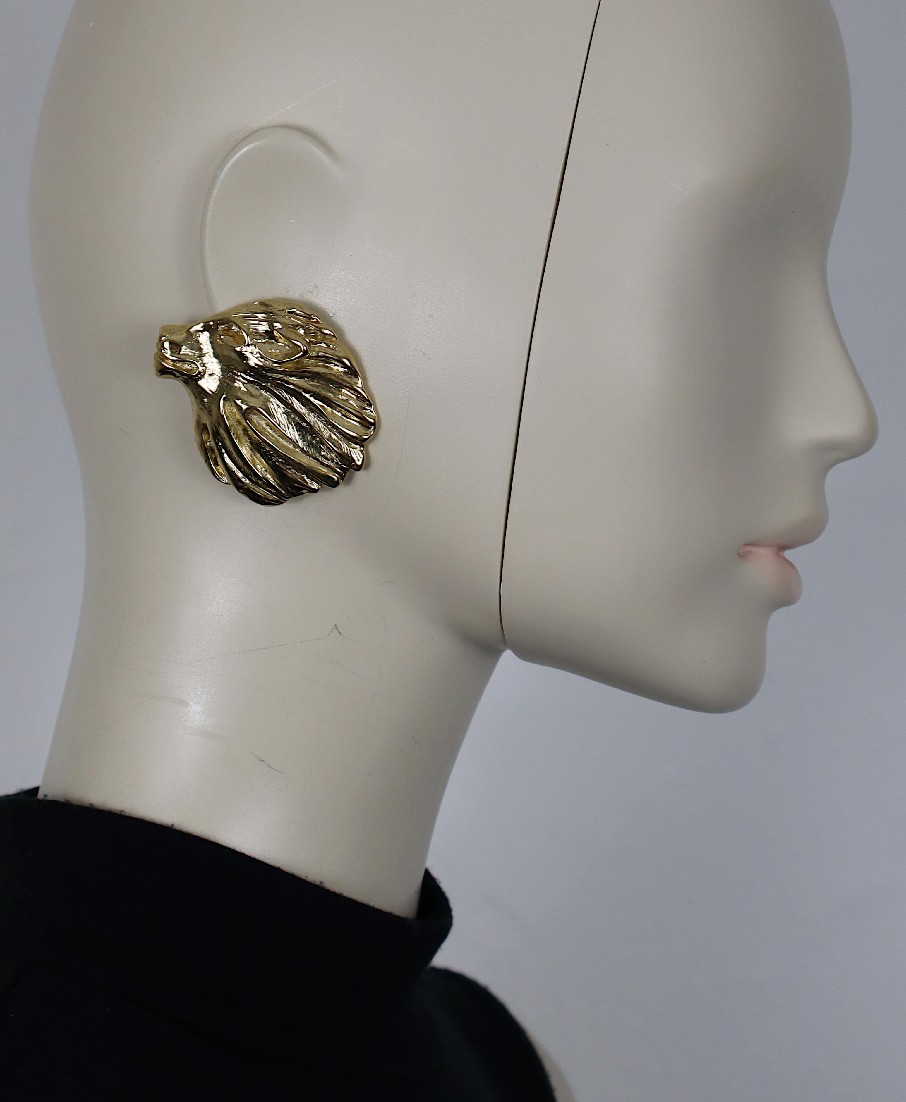YVES SAINT LAURENT vintage massive gold tone lion head clip-on earrings.

Embossed YSL Made in France.

Indicative measurements : max. width approx. 5.2 cm (2.05 inches) / max height approx. 4.5 cm (1.77 inches).

Max. weight per earring : approx.