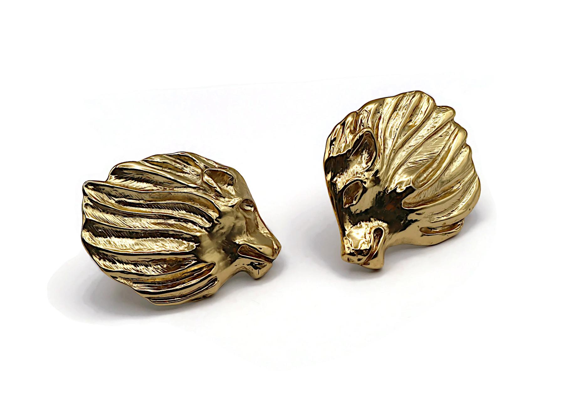 YVES SAINT LAURENT YSL Vintage Massive Gold Tone Lion Head Clip-On Earrings In Good Condition For Sale In Nice, FR