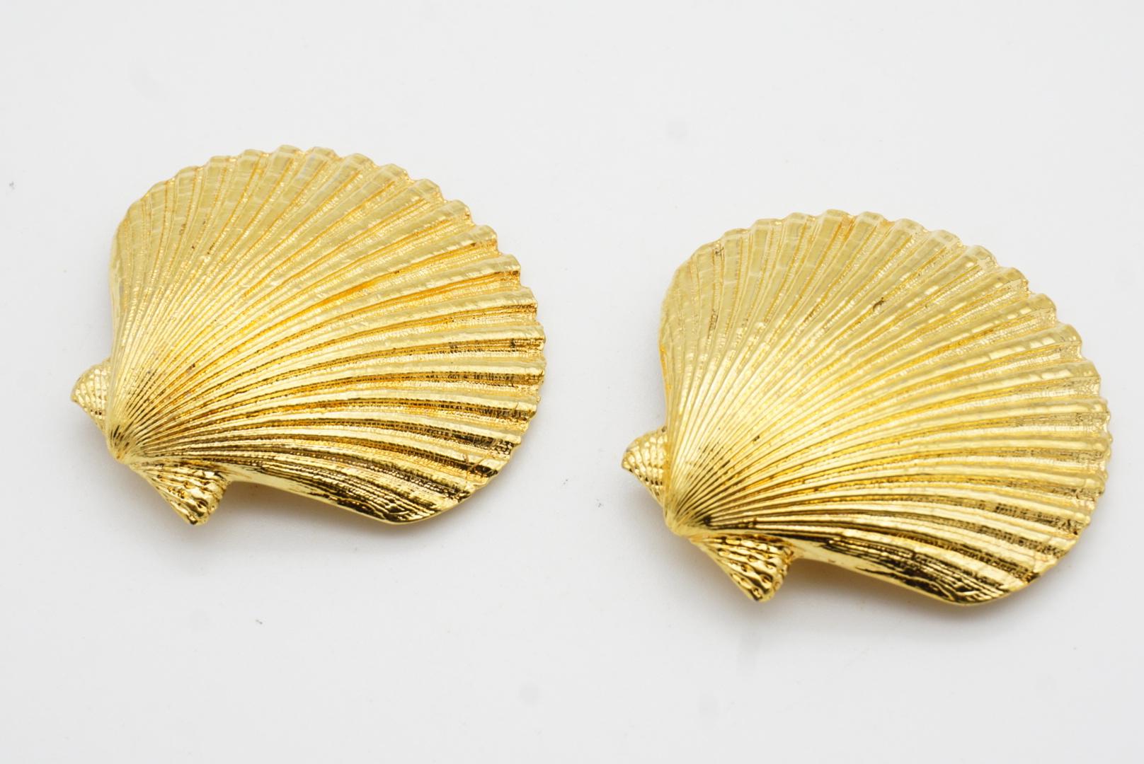 Yves Saint Laurent YSL Pendientes de clip de concha grande con textura masiva vintage en venta 6