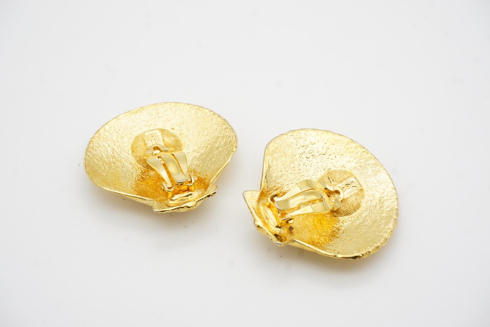 Yves Saint Laurent YSL Pendientes de clip de concha grande con textura masiva vintage en venta 7