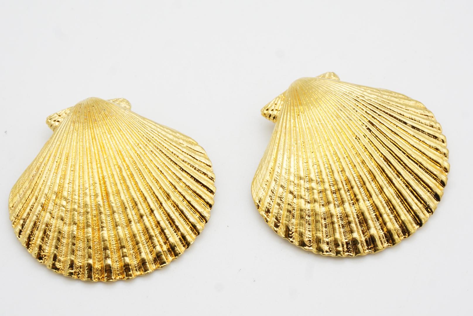 Yves Saint Laurent YSL Pendientes de clip de concha grande con textura masiva vintage en venta 7