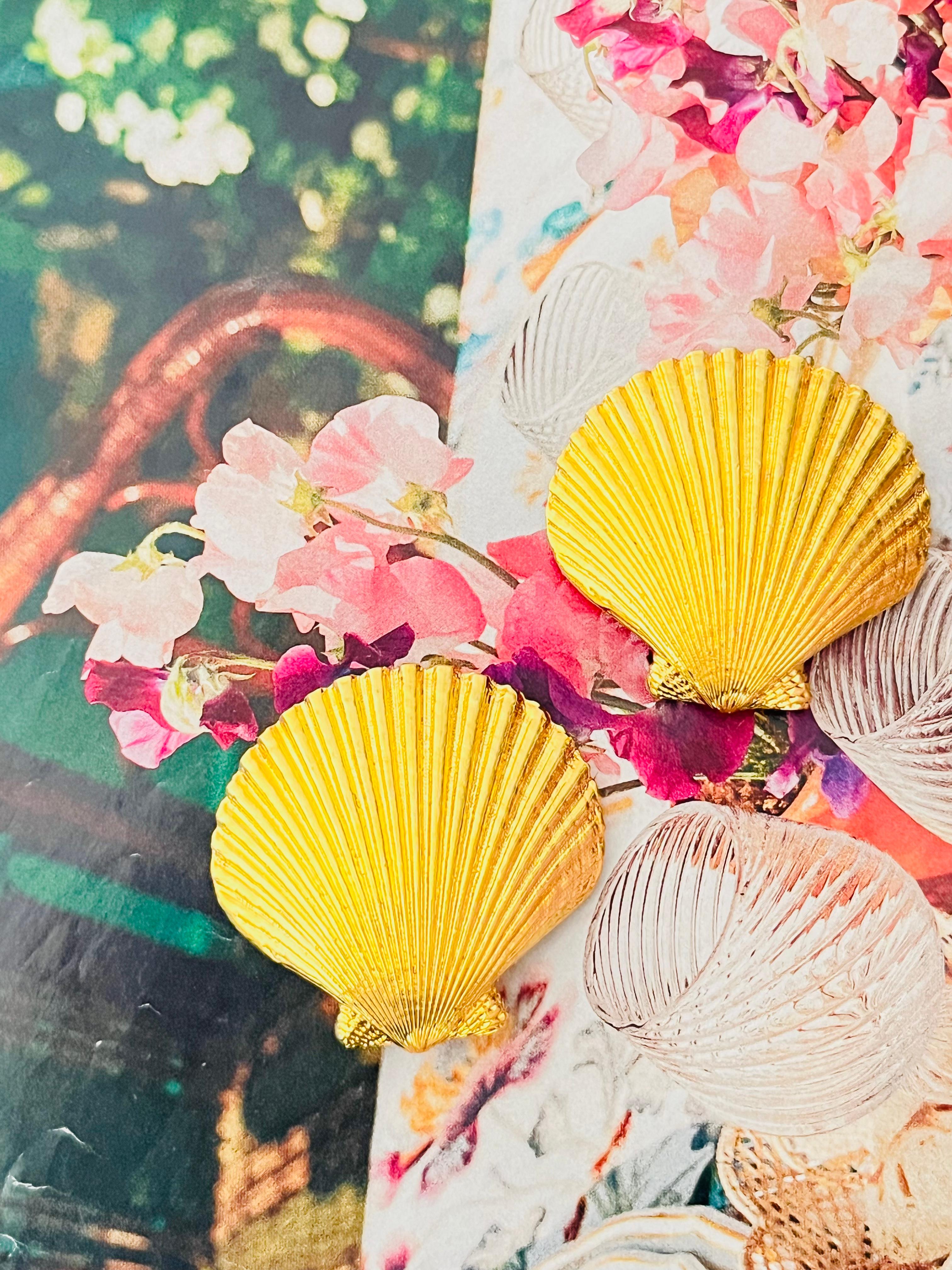 Femenino o masculino Yves Saint Laurent YSL Pendientes de clip de concha grande con textura masiva vintage en venta