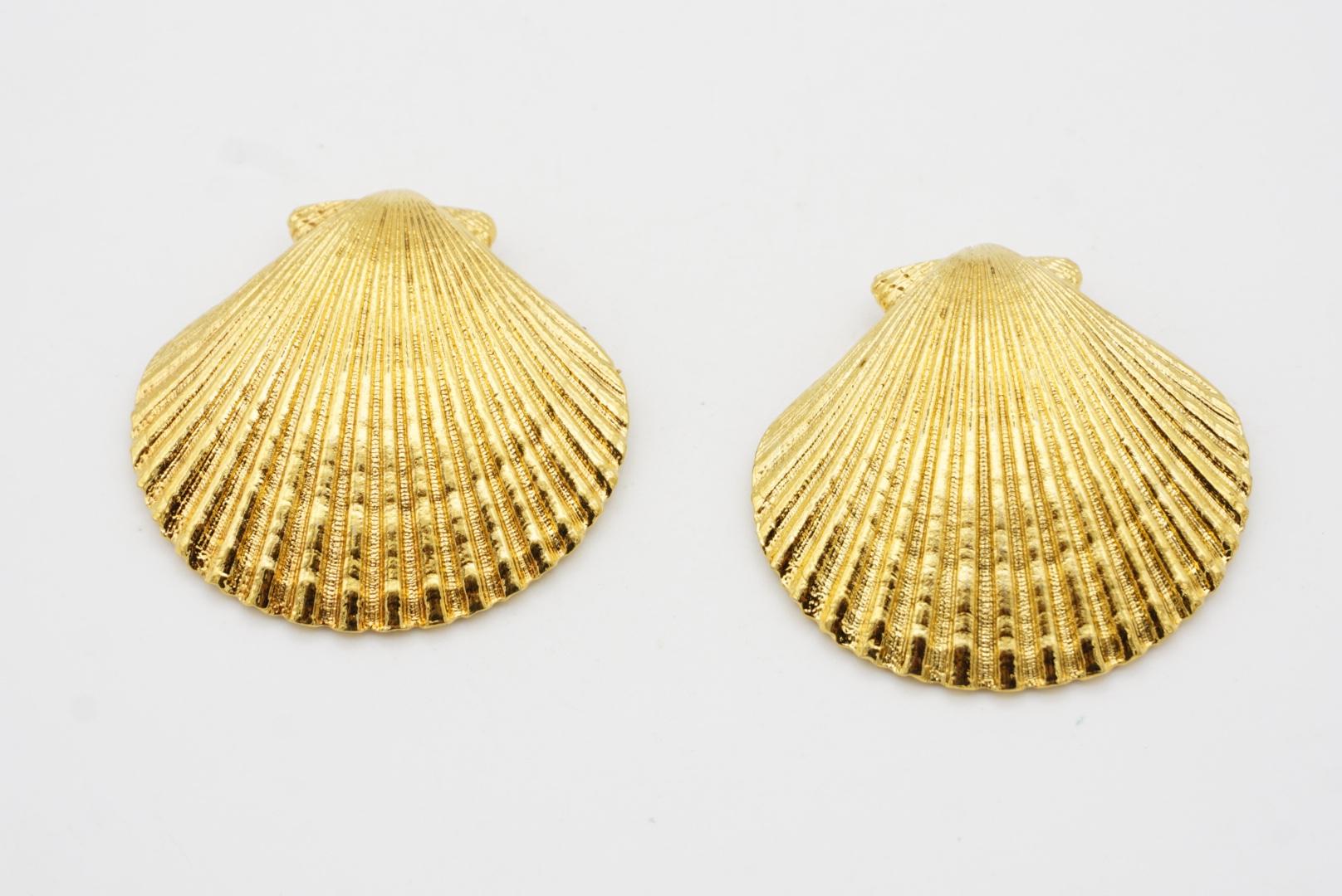 Yves Saint Laurent YSL Vintage Massive Textured Vivid Shell Gold Clip Earrings  For Sale 5