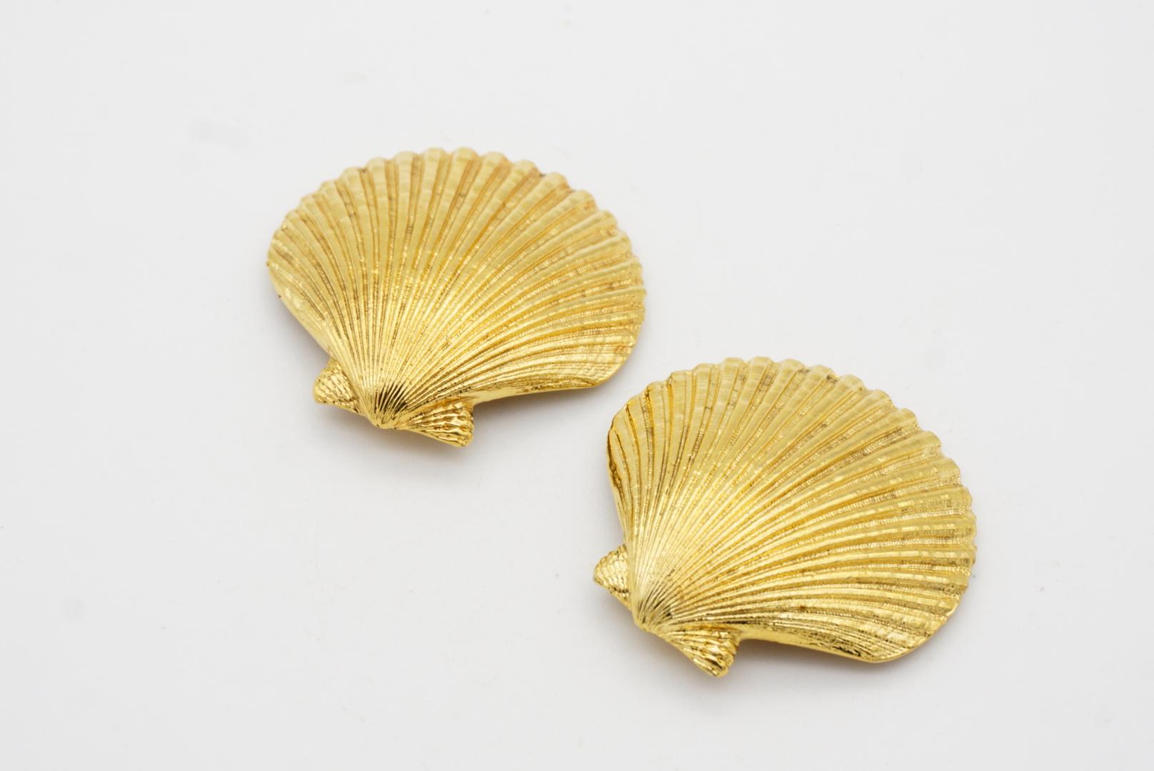 Yves Saint Laurent YSL Vintage Massive Textured Vivid Shell Gold Clip Earrings  For Sale 6