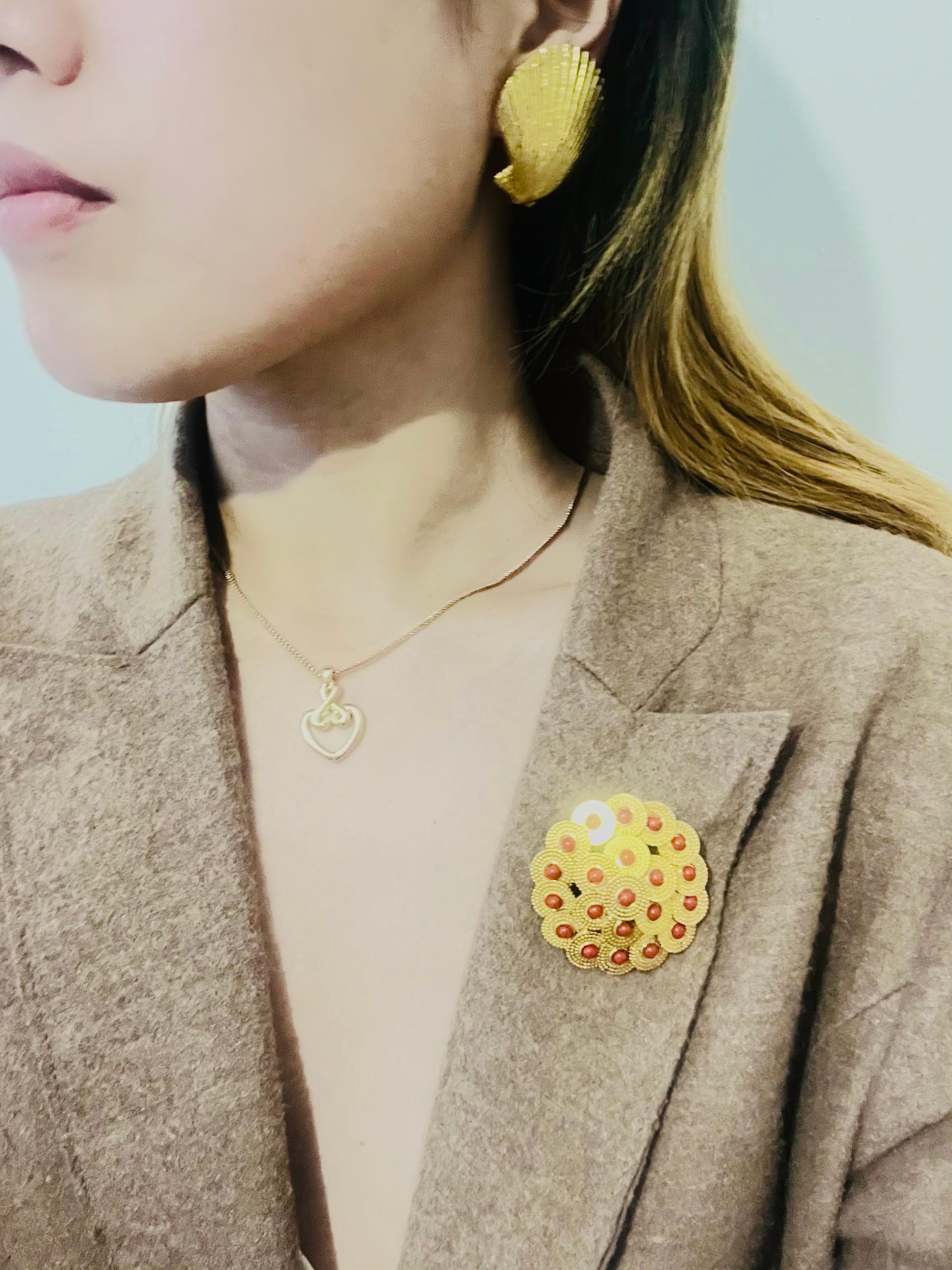 Yves Saint Laurent YSL Vintage Massive Texturierte Vivid Shell Gold Clip-Ohrringe  für Damen oder Herren im Angebot