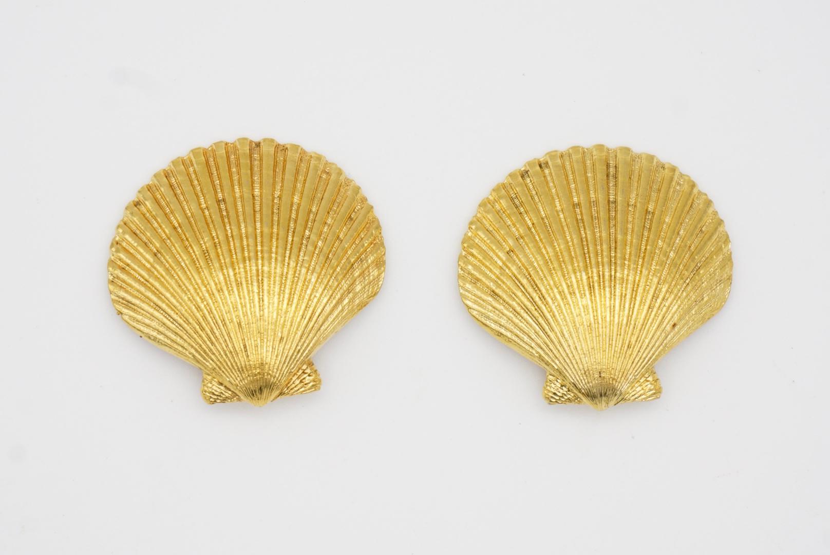 Yves Saint Laurent YSL Vintage Massive Textured Vivid Shell Gold Clip Earrings  For Sale 3