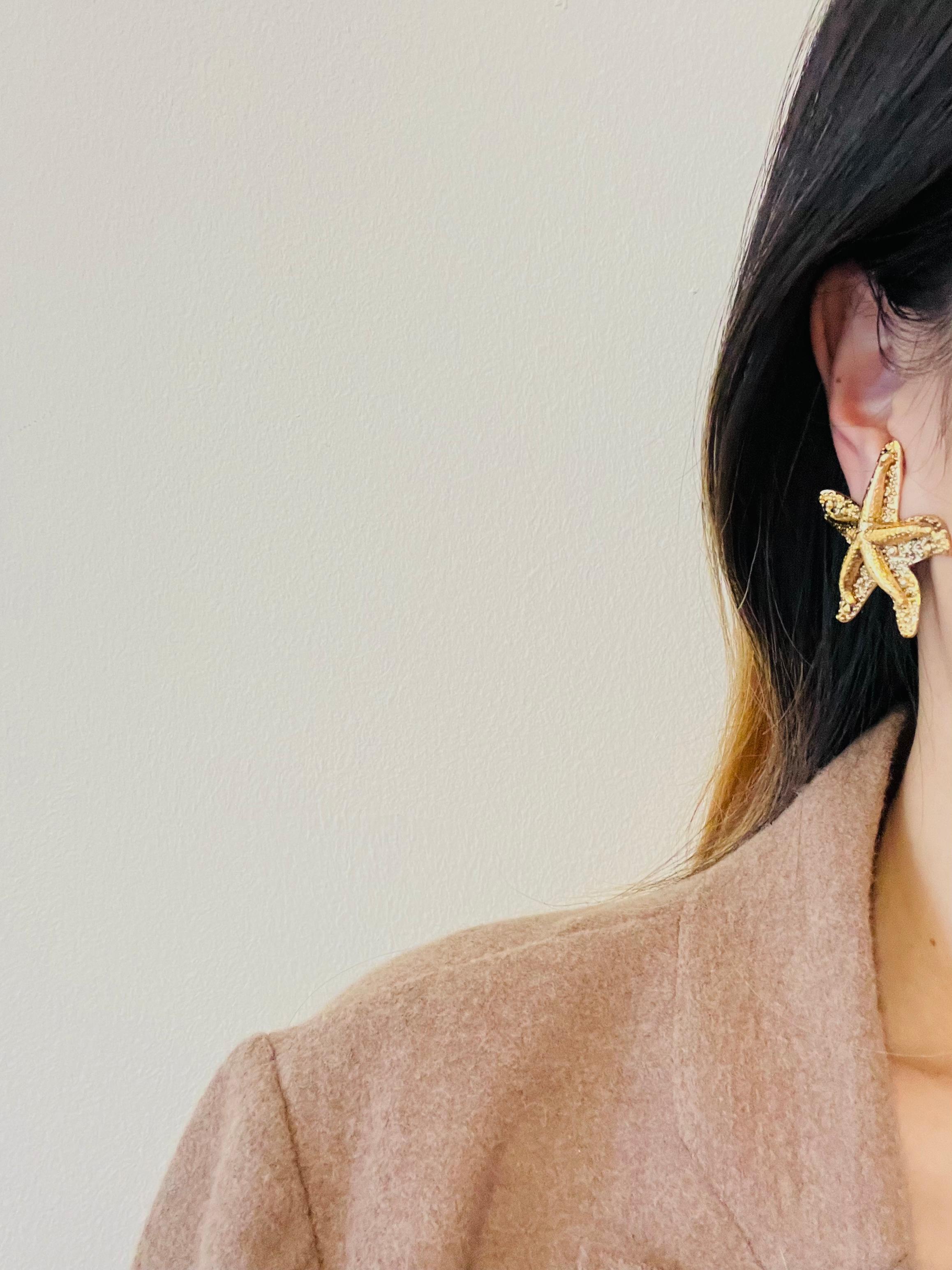 Yves Saint Laurent YSL Vintage Massive Textured Vivid Starfishes Clip Earrings For Sale 2