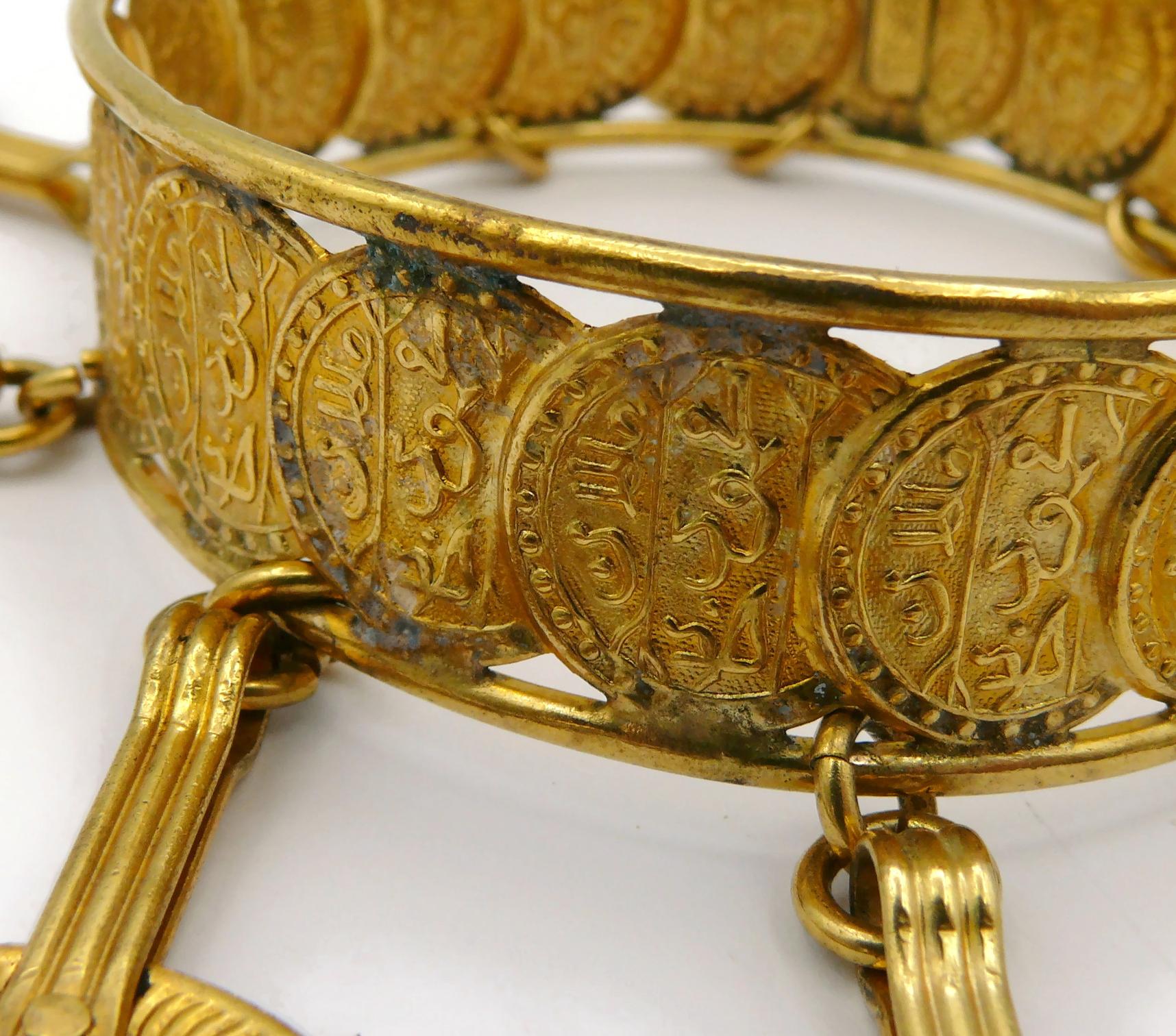 YVES SAINT LAURENT Bracelet jonc vintage à breloques médailles YSL en vente 9