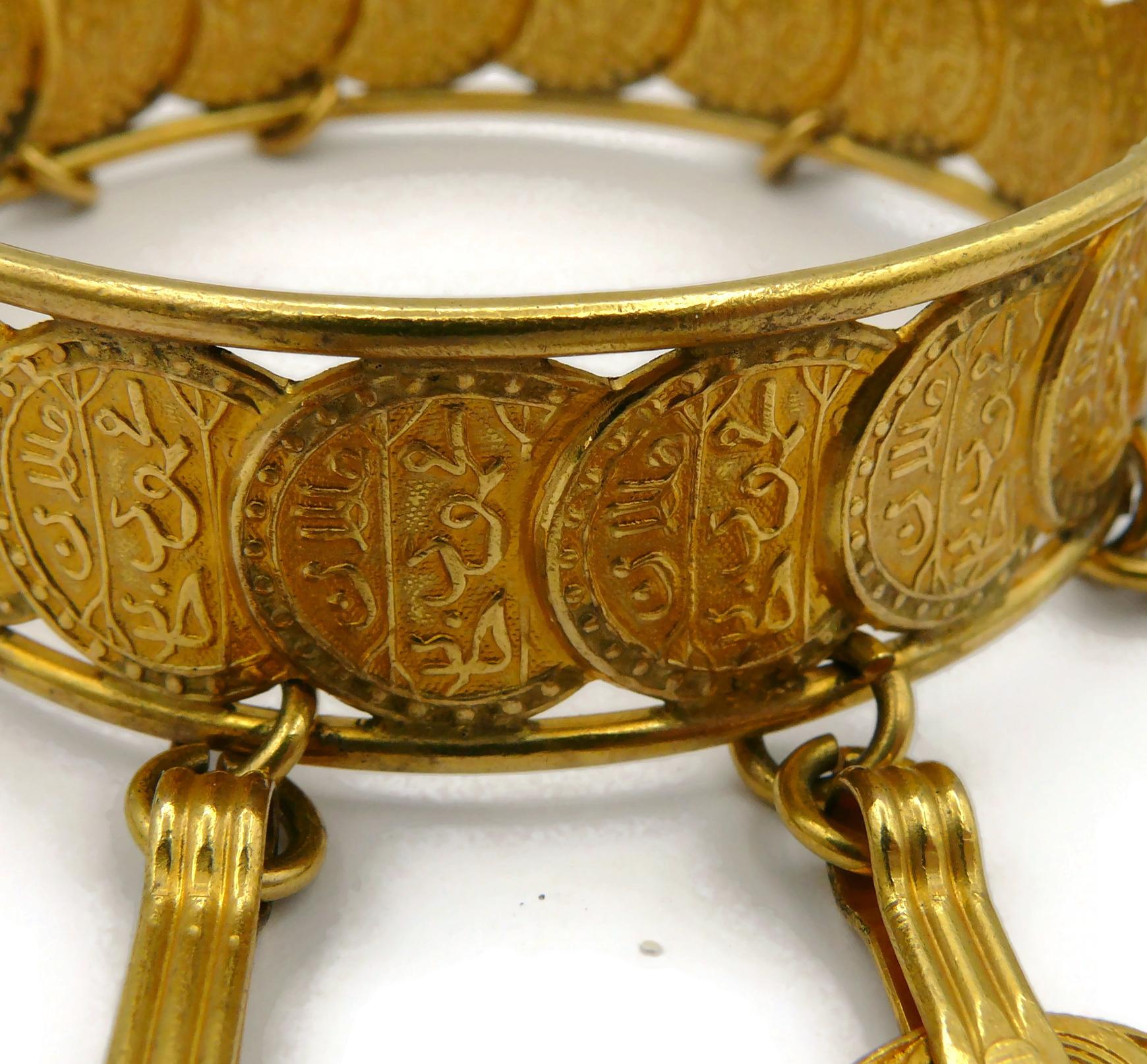 YVES SAINT LAURENT Bracelet jonc vintage à breloques médailles YSL en vente 10