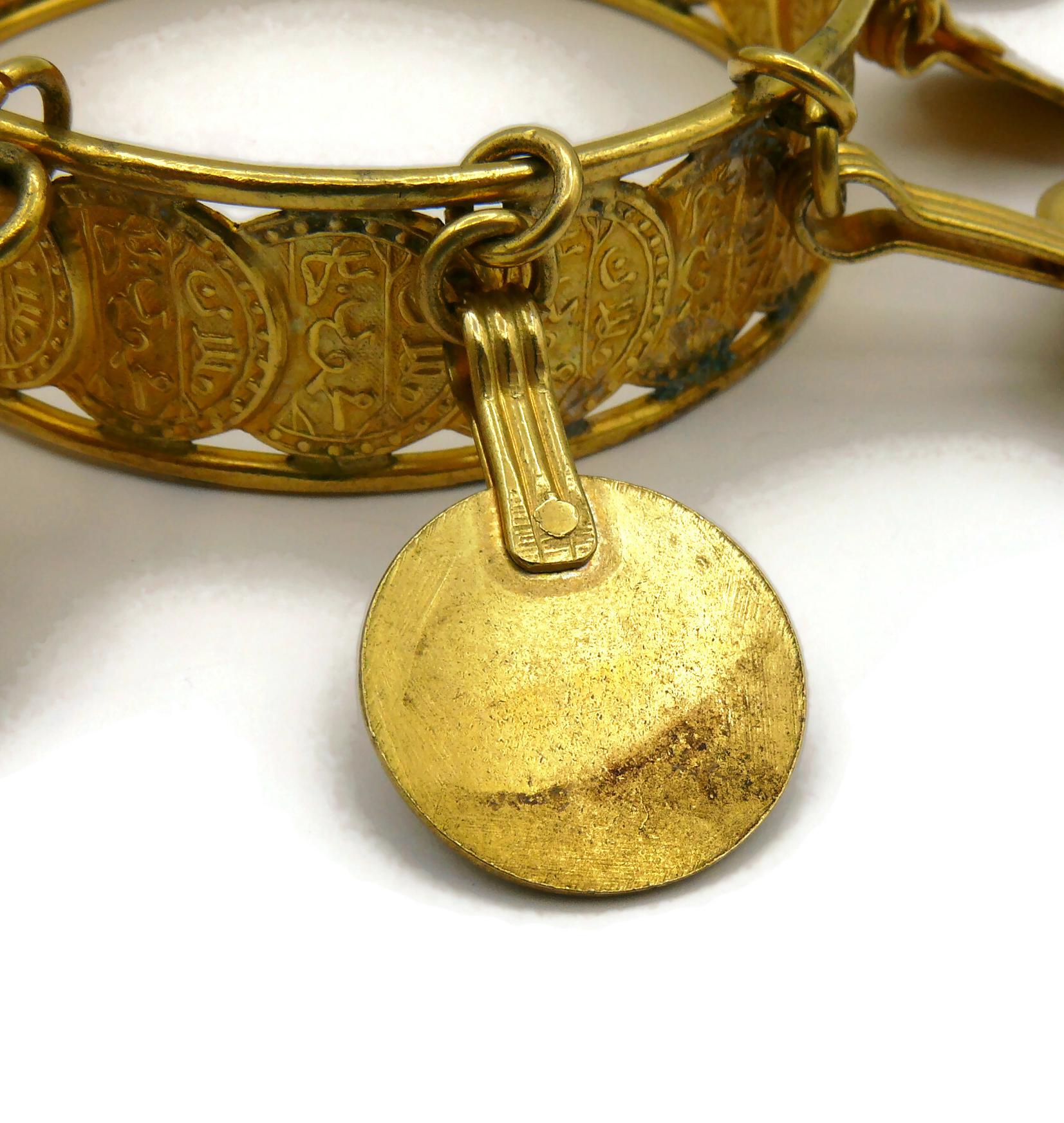 YVES SAINT LAURENT Bracelet jonc vintage à breloques médailles YSL en vente 13