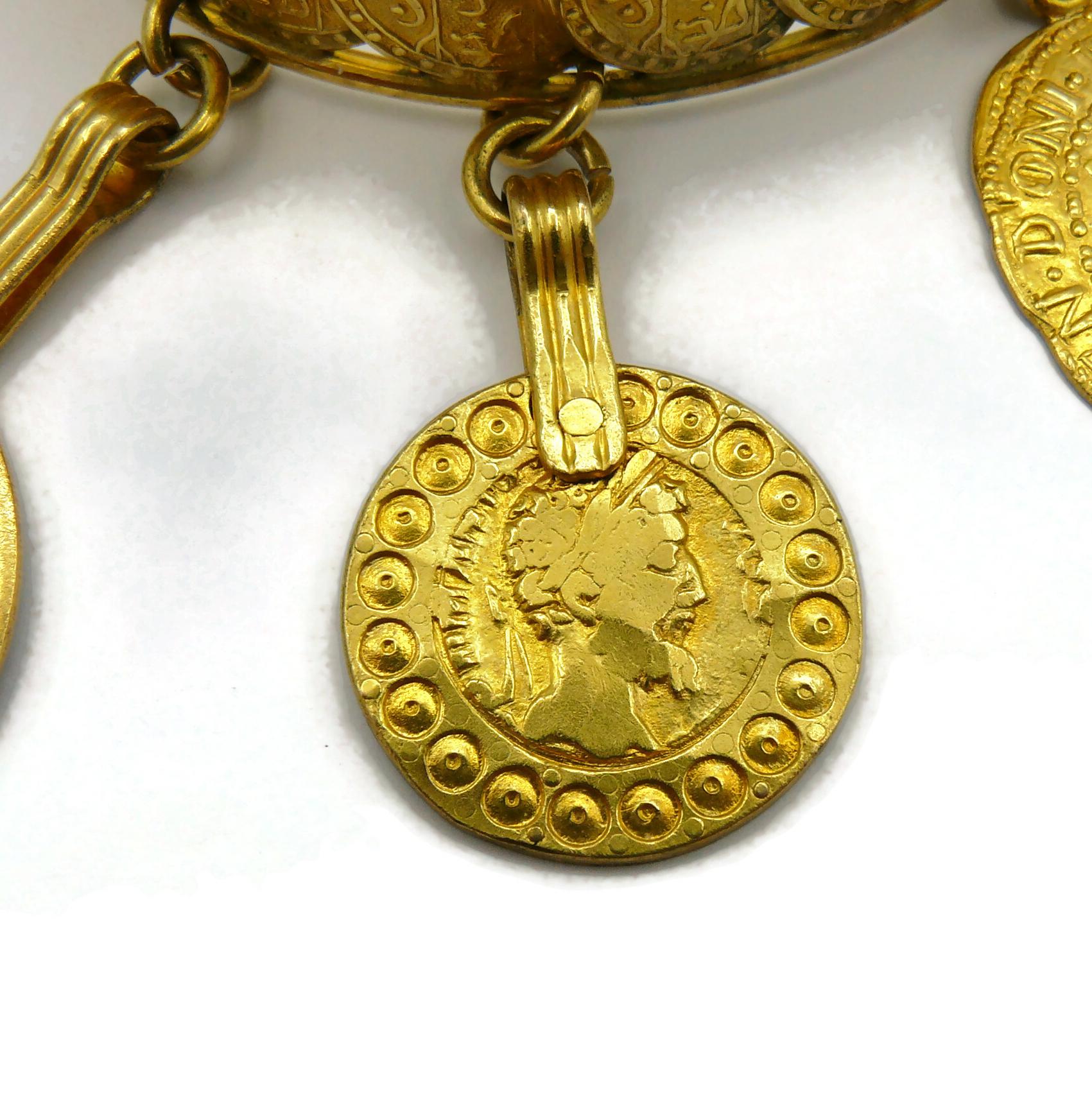 YVES SAINT LAURENT Bracelet jonc vintage à breloques médailles YSL en vente 1