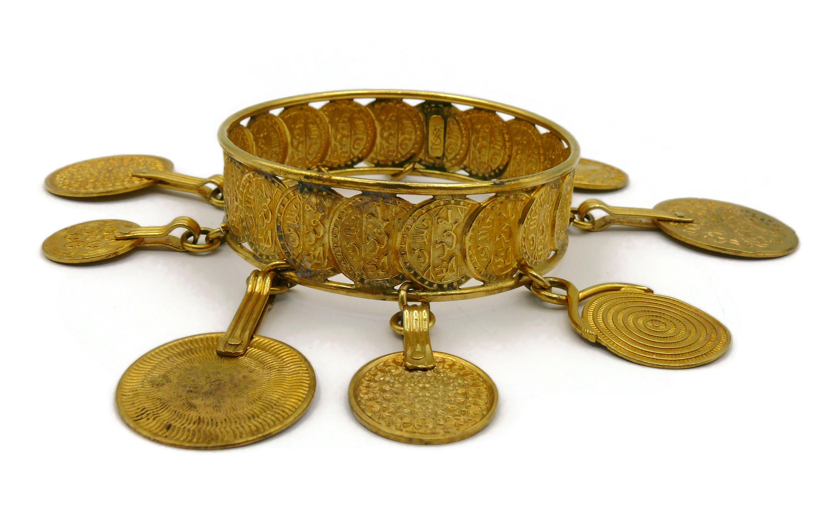 YVES SAINT LAURENT Bracelet jonc vintage à breloques médailles YSL en vente 5