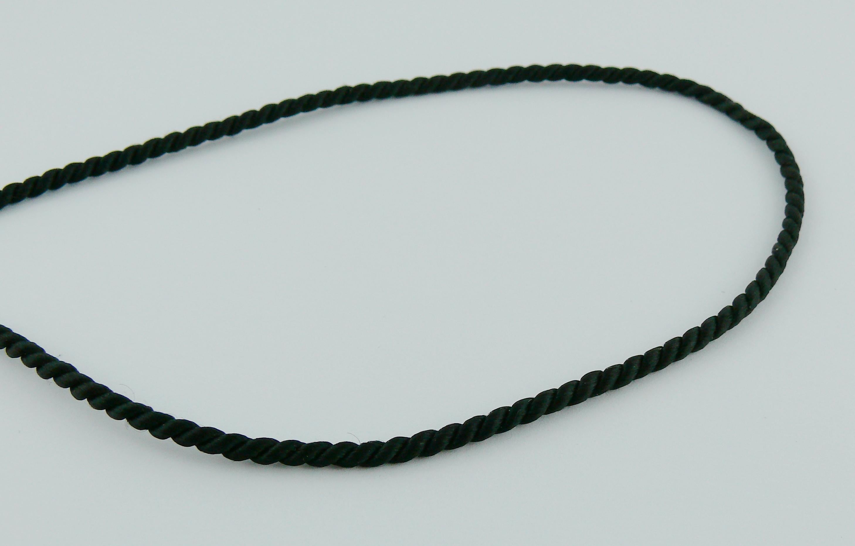 Collana con ciondolo Yves Saint Laurent YSL Vintage Opium Inro in vendita 10