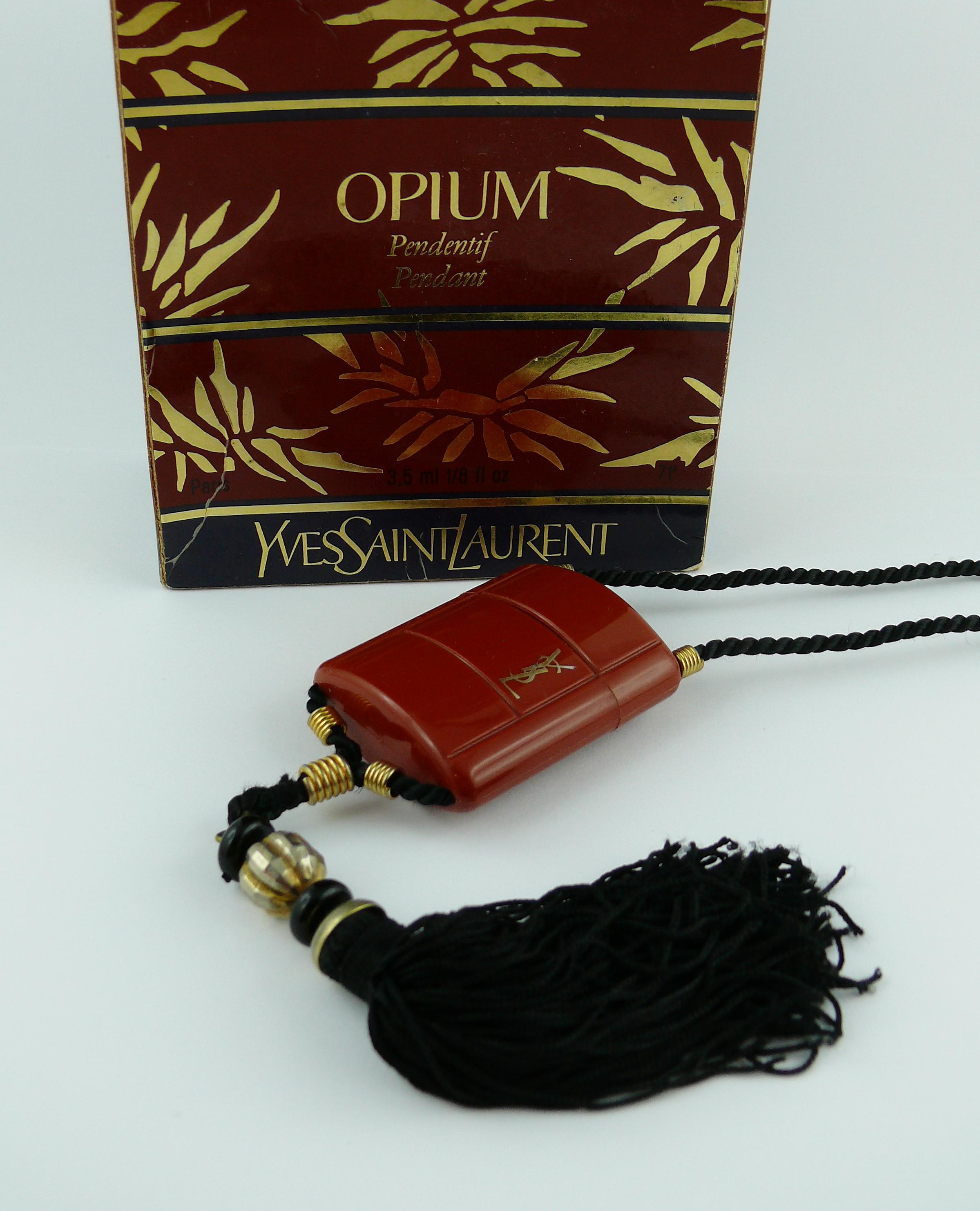 Collana con ciondolo Yves Saint Laurent YSL Vintage Opium Inro In condizioni buone in vendita a Nice, FR