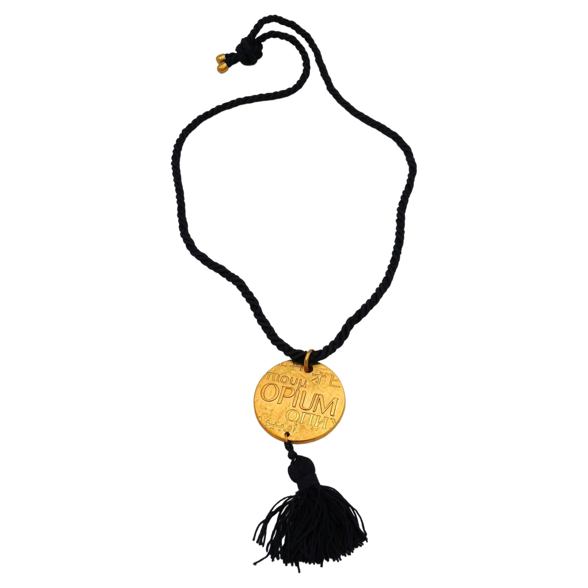 YVES SAINT LAURENT Collier pendentif vintage en opium avec pendentif