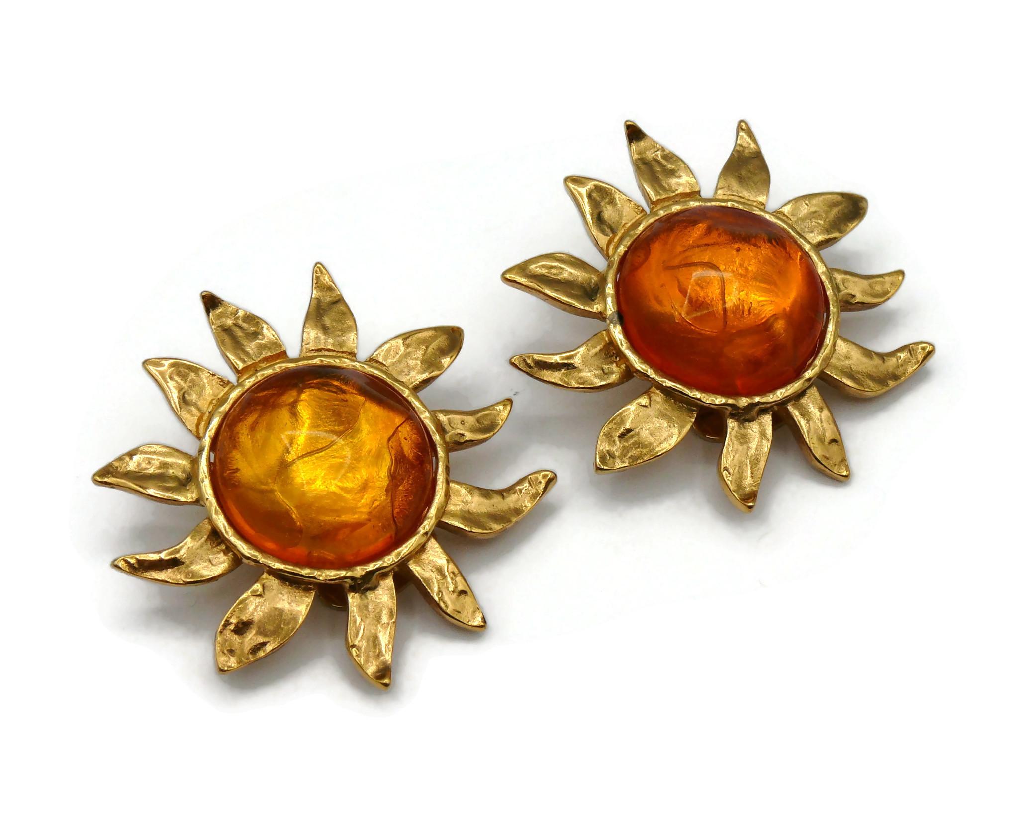 YVES SAINT LAURENT YSL Vintage Orange Cabochon Sun Clip-On Earrings In Good Condition For Sale In Nice, FR